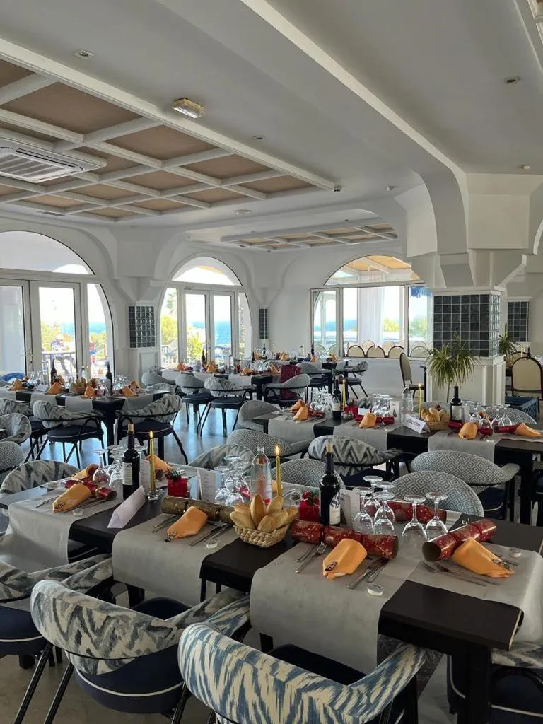 Restaurant/places to eat in Hotel Puntazo II