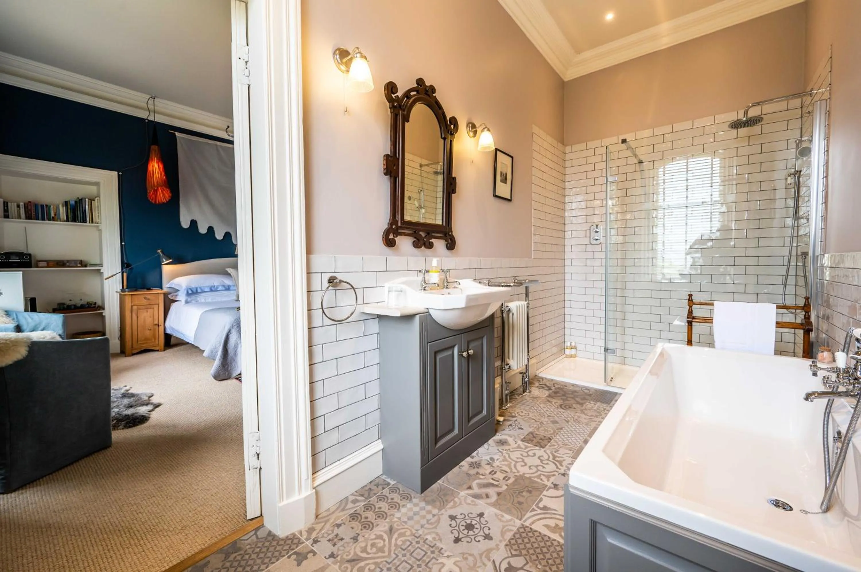 Bathroom, Bed in Washington House