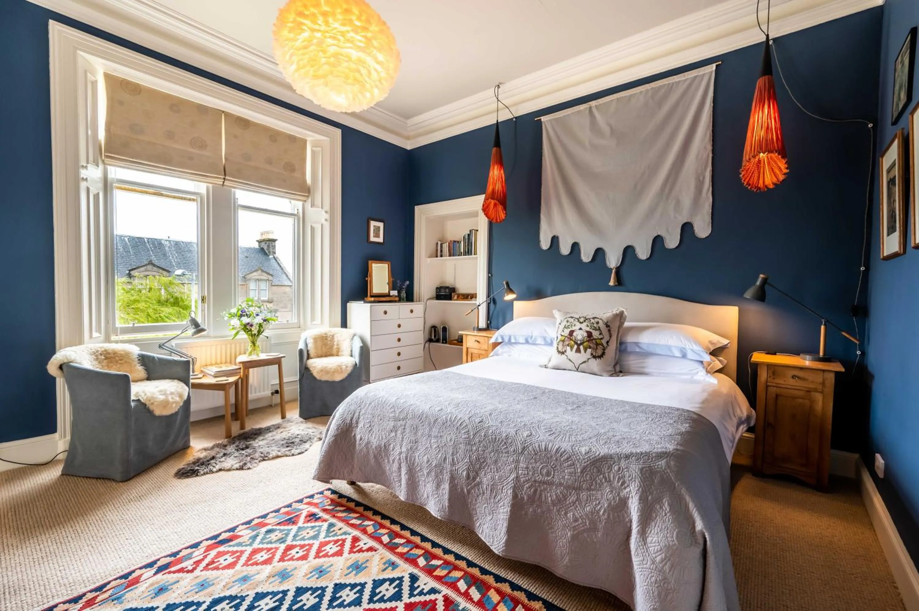 Photo of the whole room, Bed in Washington House