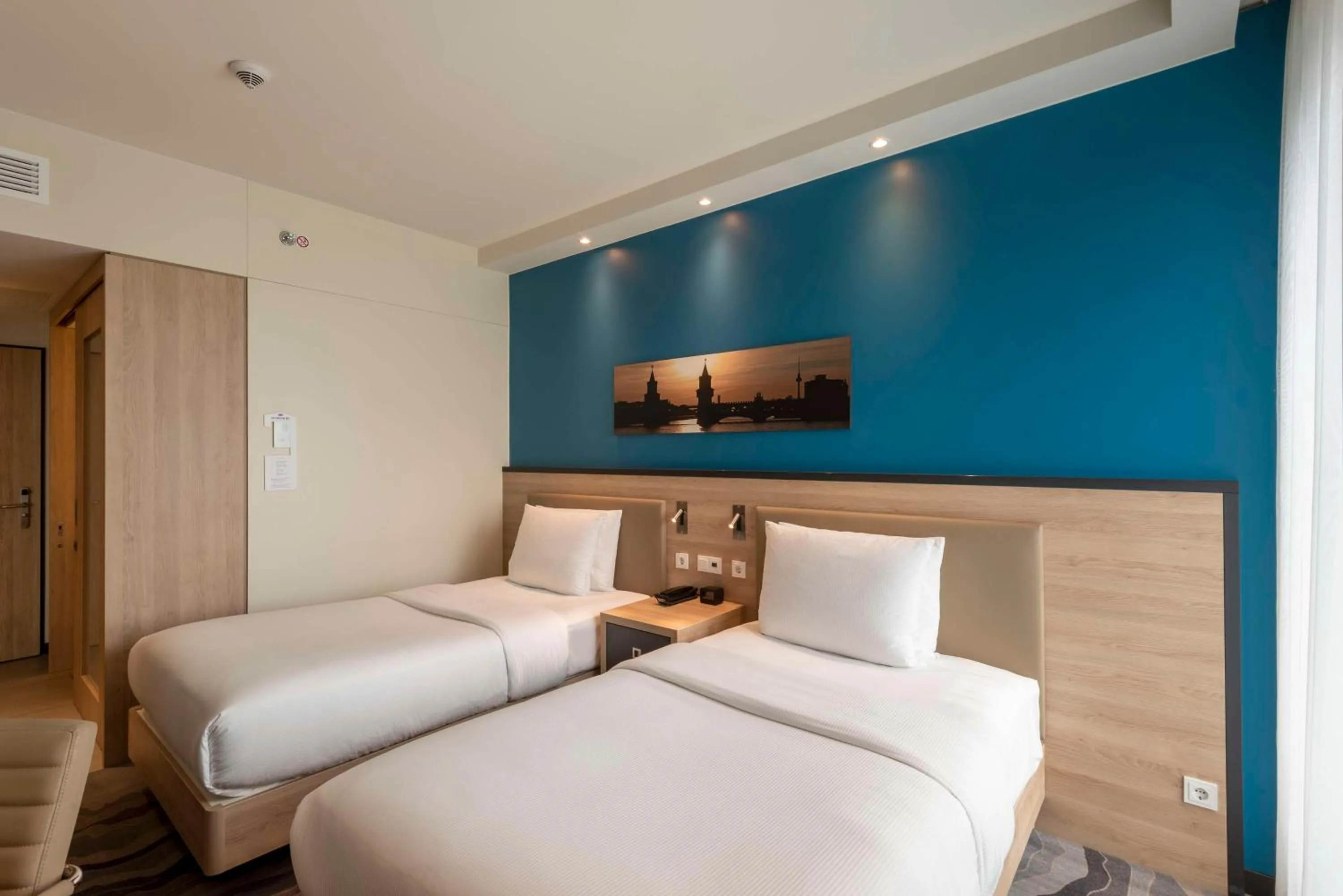 Bed in Hampton by Hilton Berlin City Centre Alexanderplatz