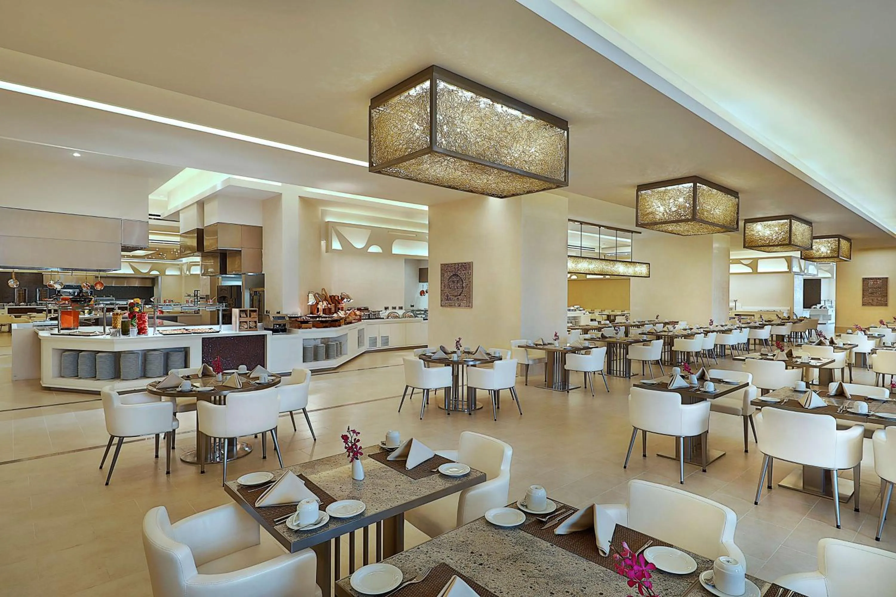 Restaurant/places to eat in Hilton Hotel & Convention Jabal Omar Makkah