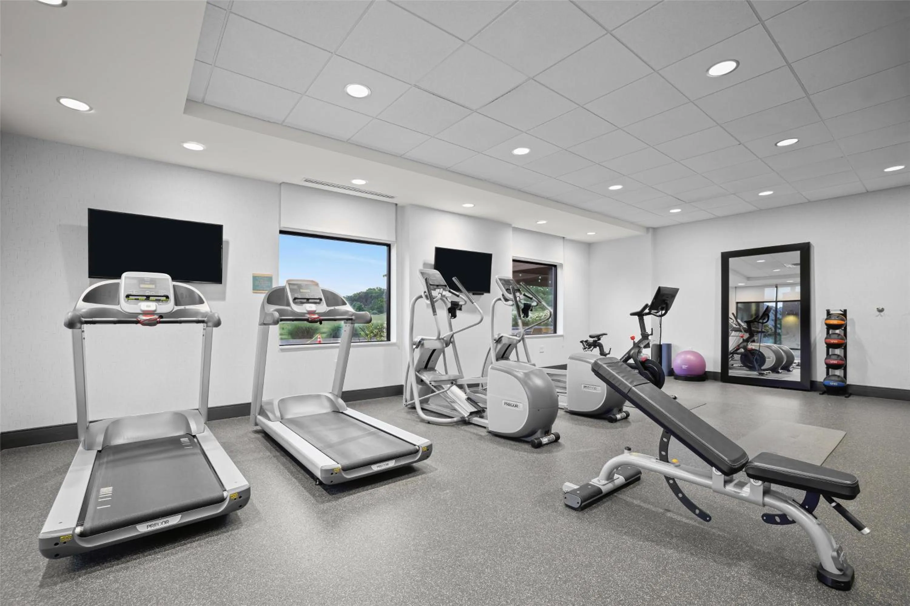Fitness centre/facilities in Home2 Suites By Hilton Pigeon Forge