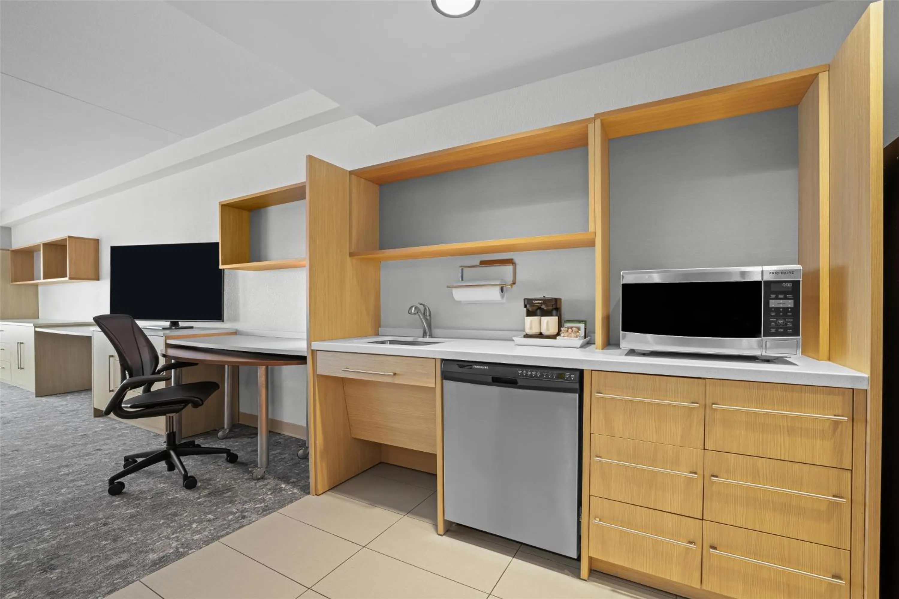 Kitchen or kitchenette in Home2 Suites By Hilton Pigeon Forge