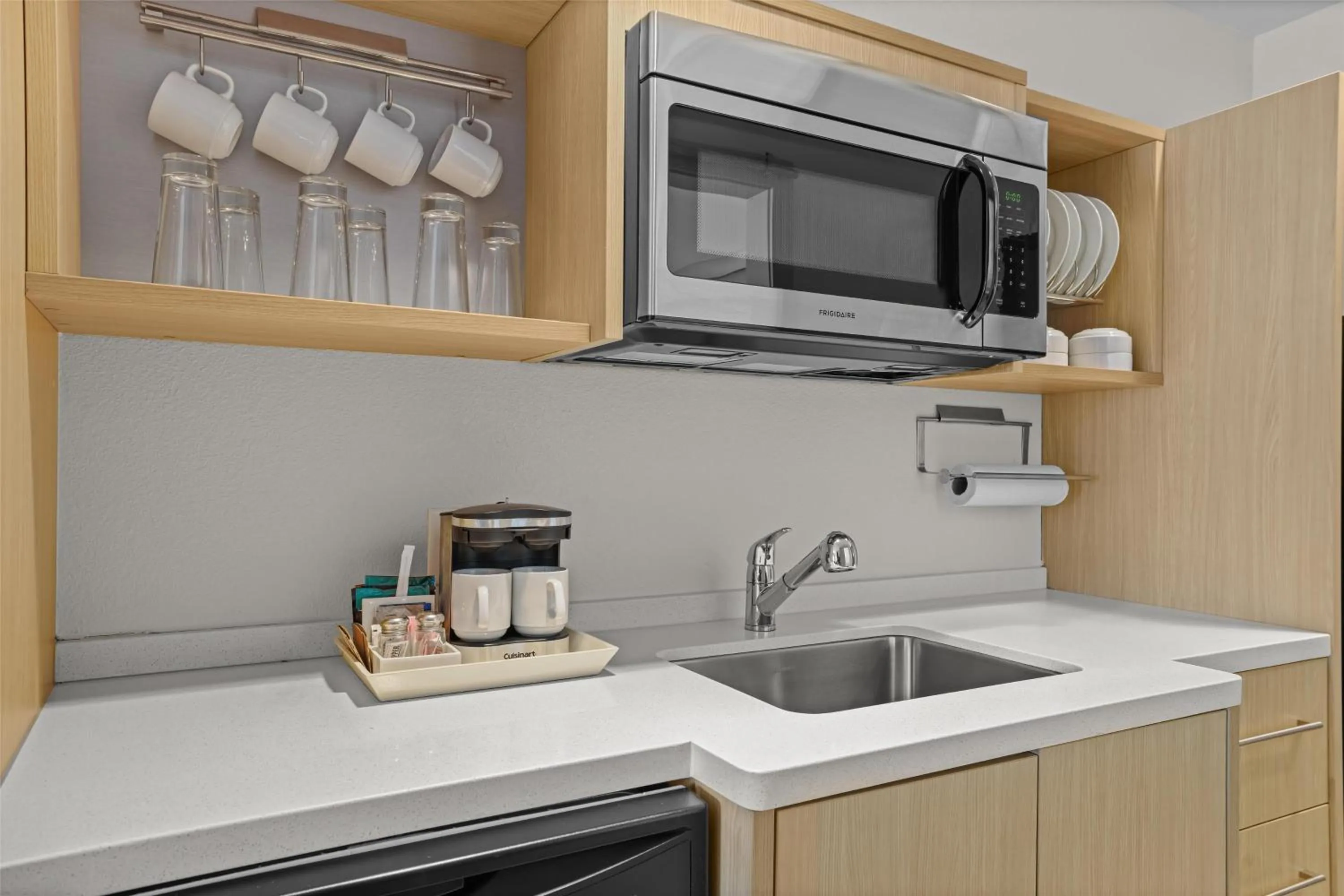 Kitchen or kitchenette in Home2 Suites By Hilton Pigeon Forge