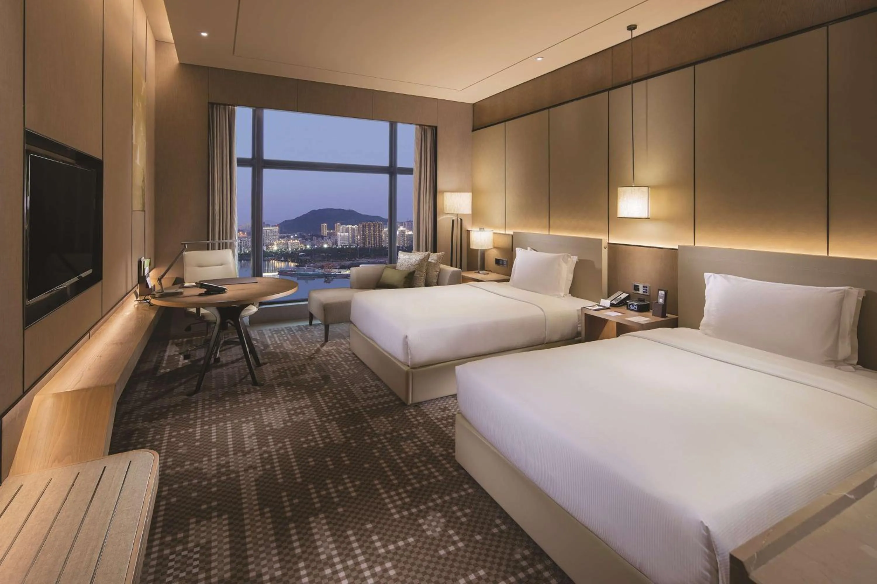 Bedroom, Bed in DoubleTree By Hilton Xiamen-Haicang