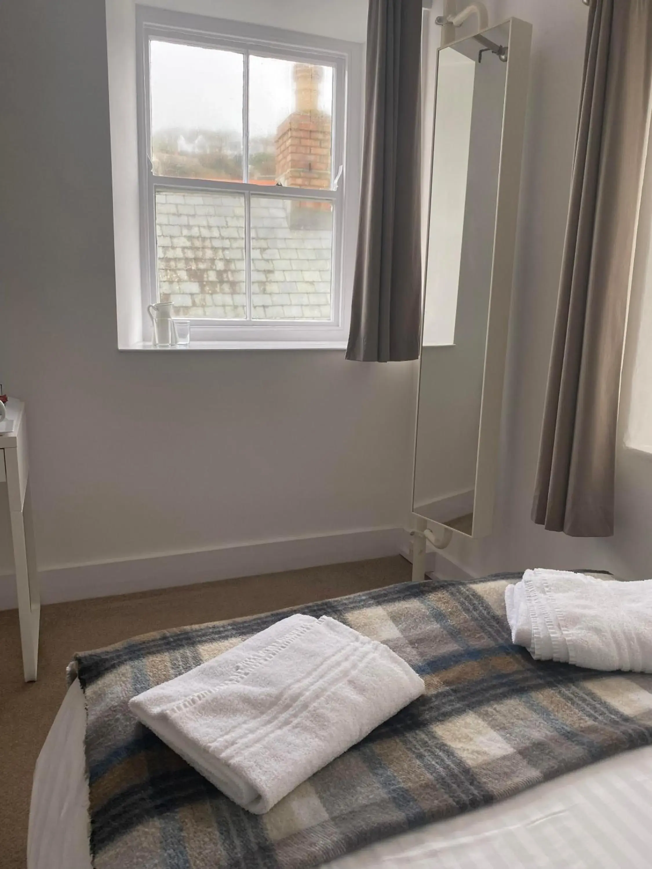 Economy Double Room in Cadgwith Cove Inn Economy Double Room in Cadgwith Cove Inn