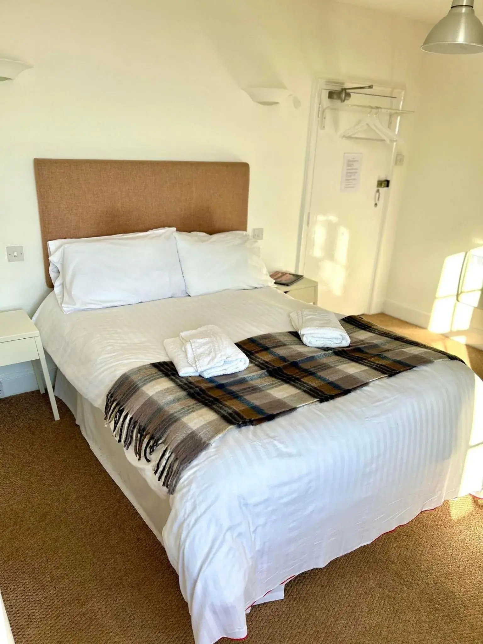 Standard Double Room with Shared Bathroom - single occupancy in Cadgwith Cove Inn Standard Double Room with Shared Bathroom - single occupancy in Cadgwith Cove Inn