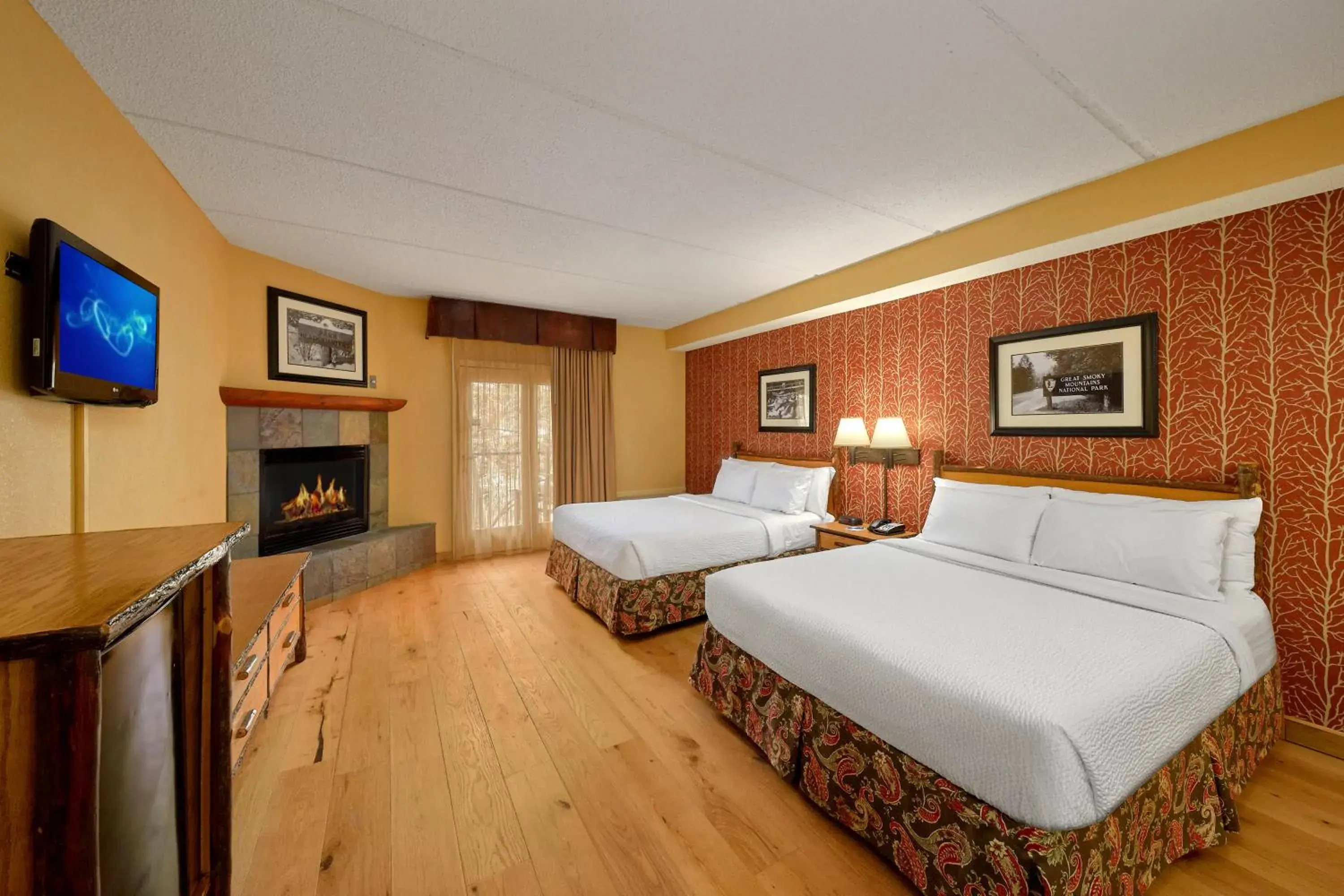 Two Queen Stream View in Bearskin Lodge on the River Two Queen Stream View in Bearskin Lodge on the River