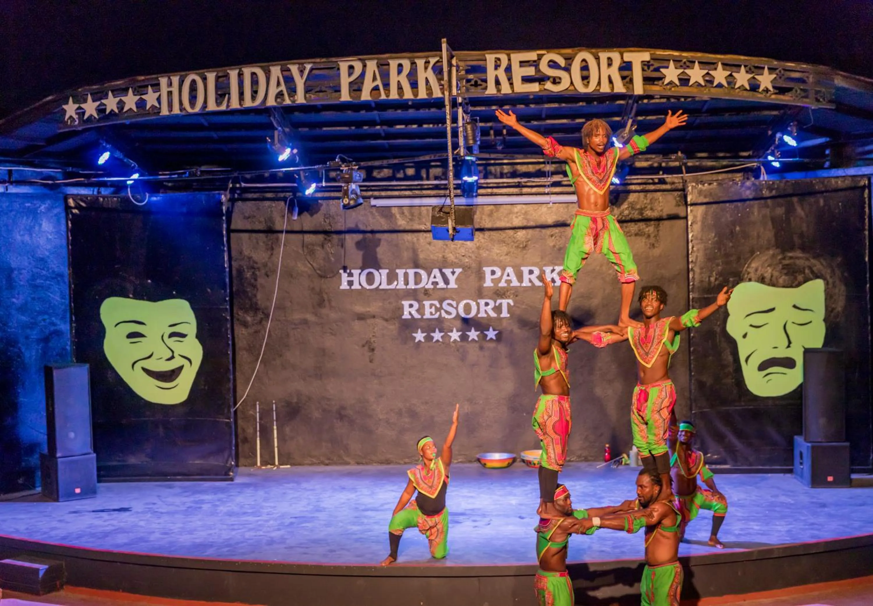 Evening entertainment in Holiday Park Resort - Ultra All İnclusive