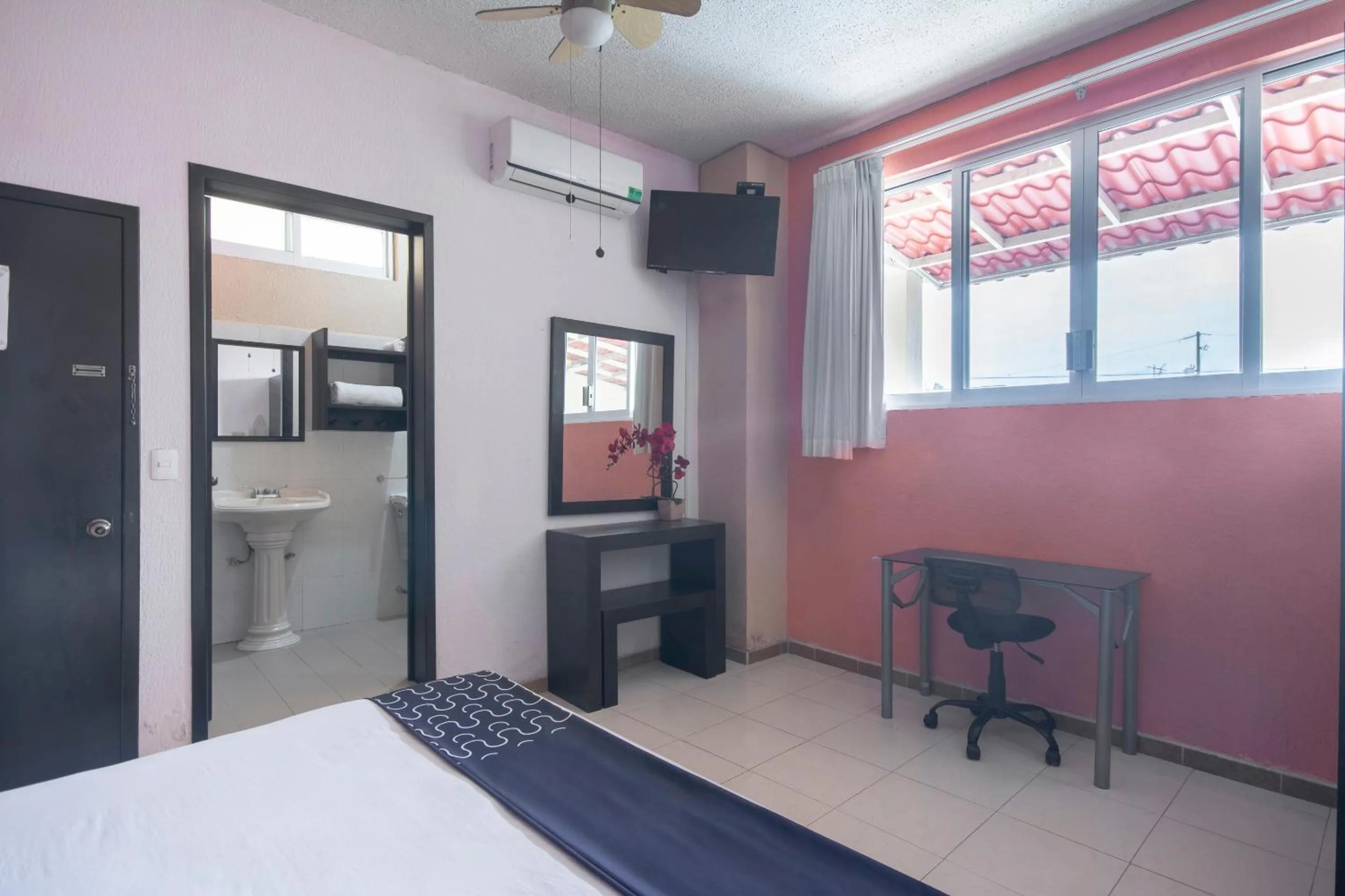 Bedroom, Bed in Hotel Spa Shalam