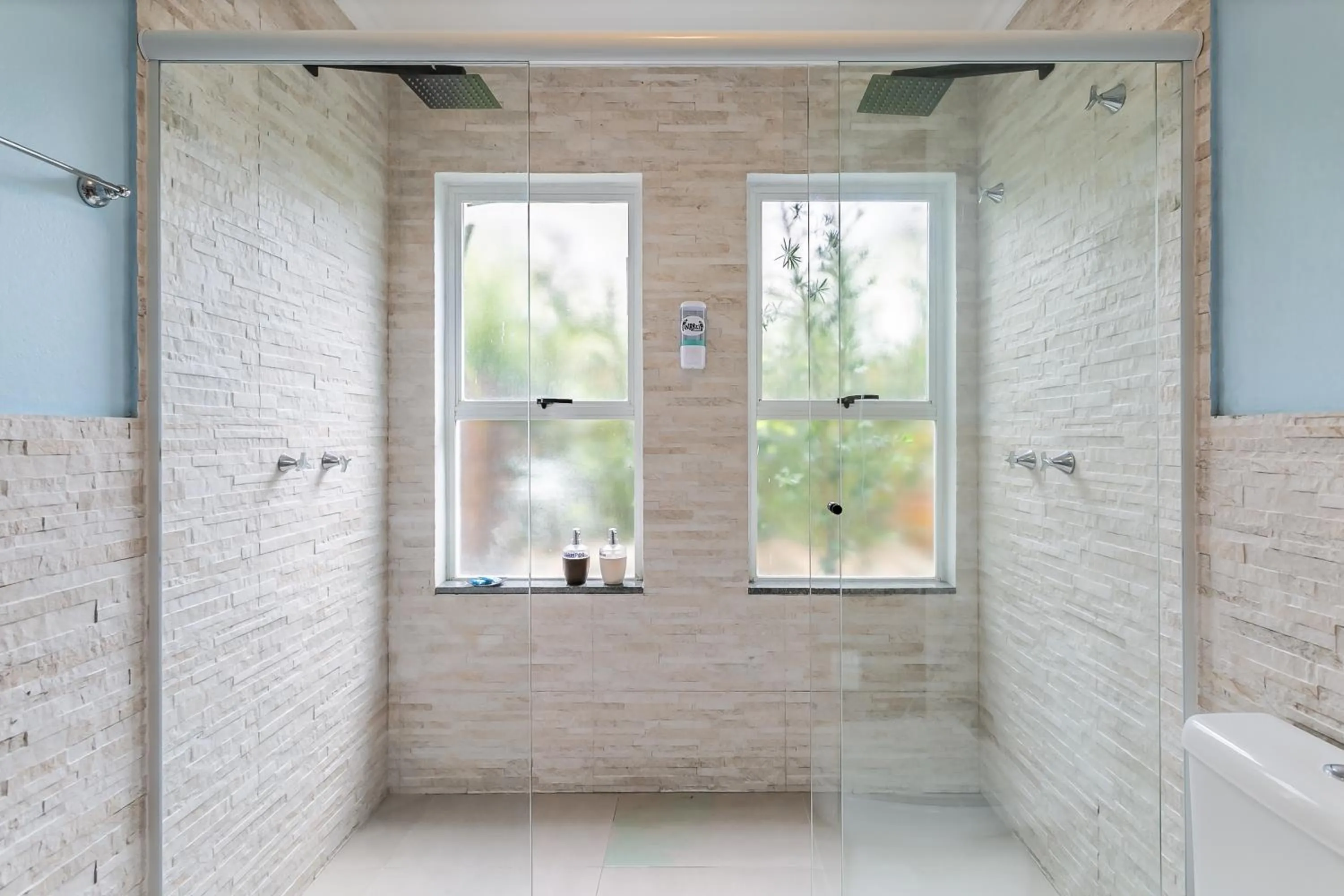 Shower in Penareia Floripa Beach Hotel