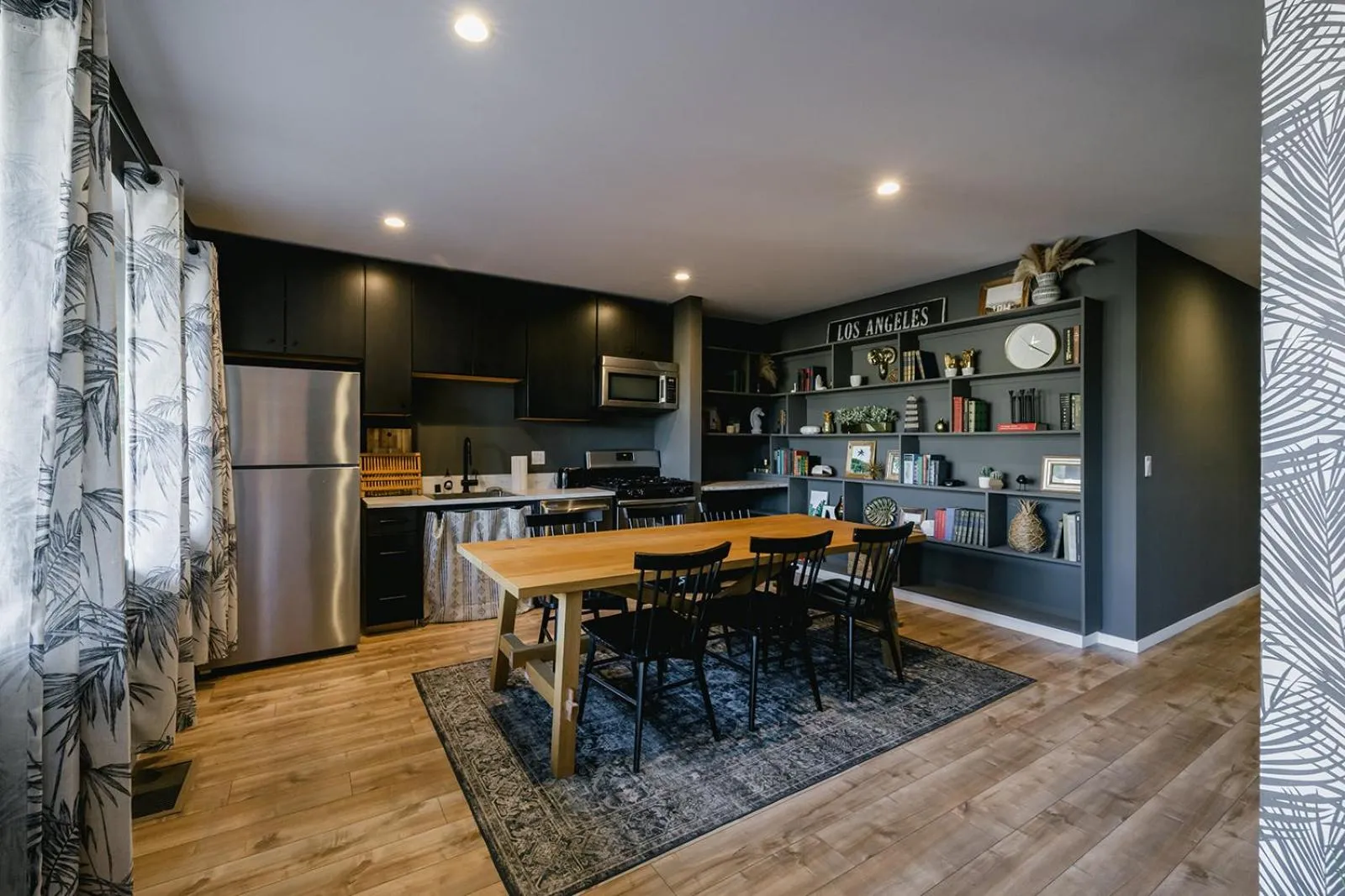 Communal kitchen in Noon on Sunset Hill