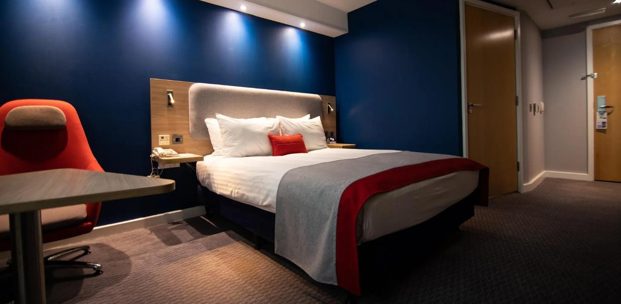 Photo of the whole room, Bed in Holiday Inn Express London Stansted Airport by IHG