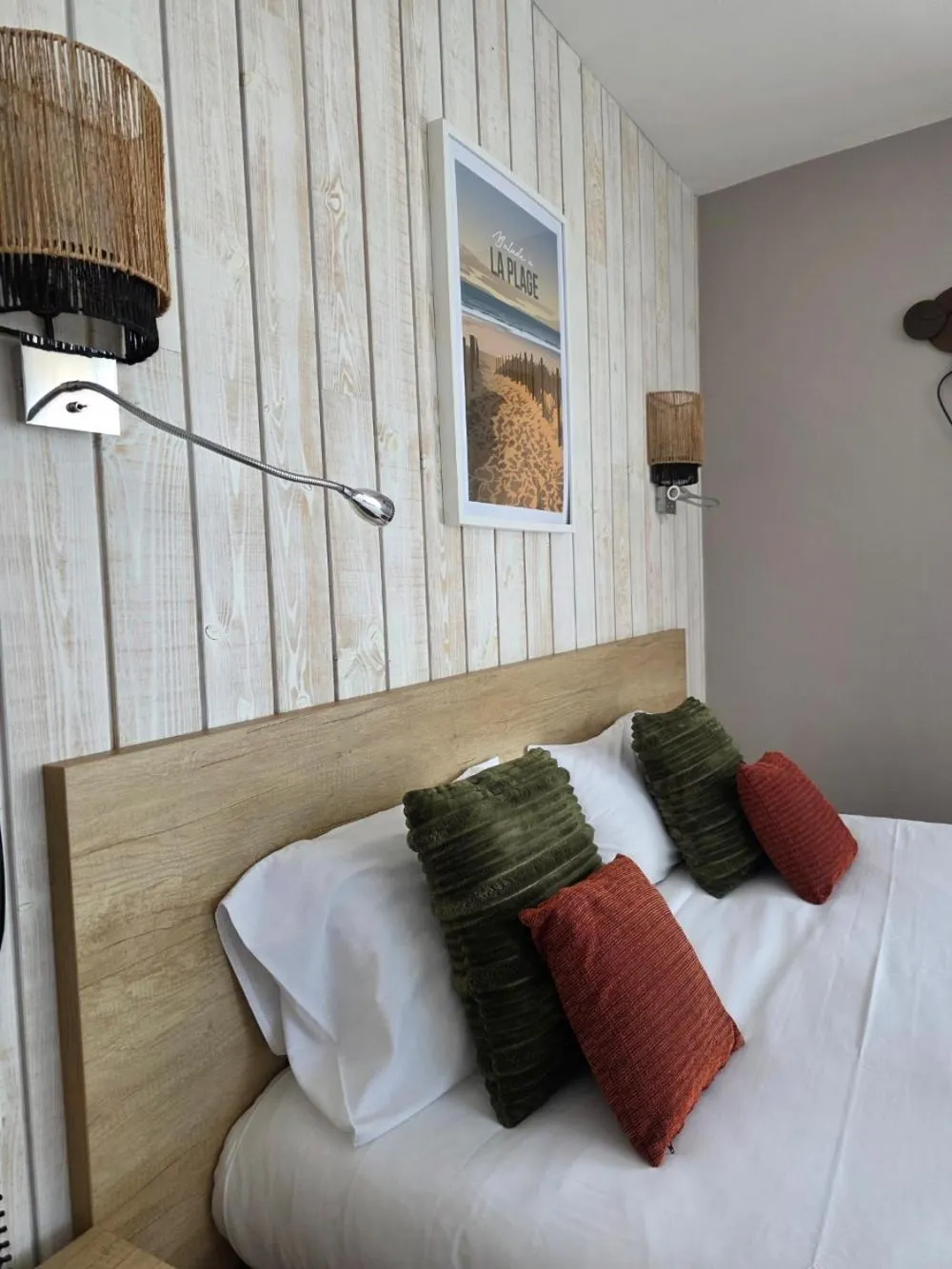 Bedroom, Bed in Brit Hotel des Halles