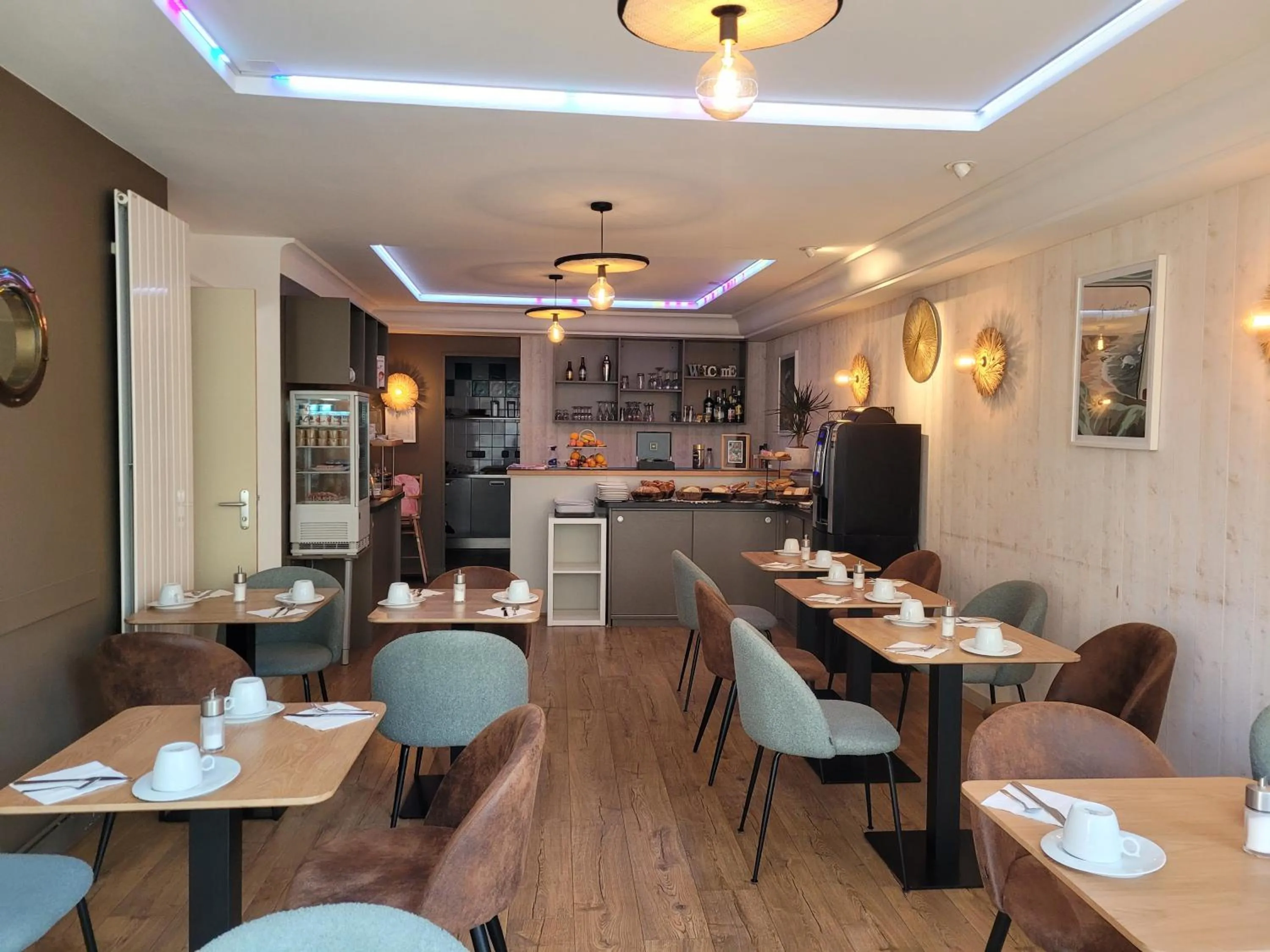 Breakfast in Brit Hotel des Halles