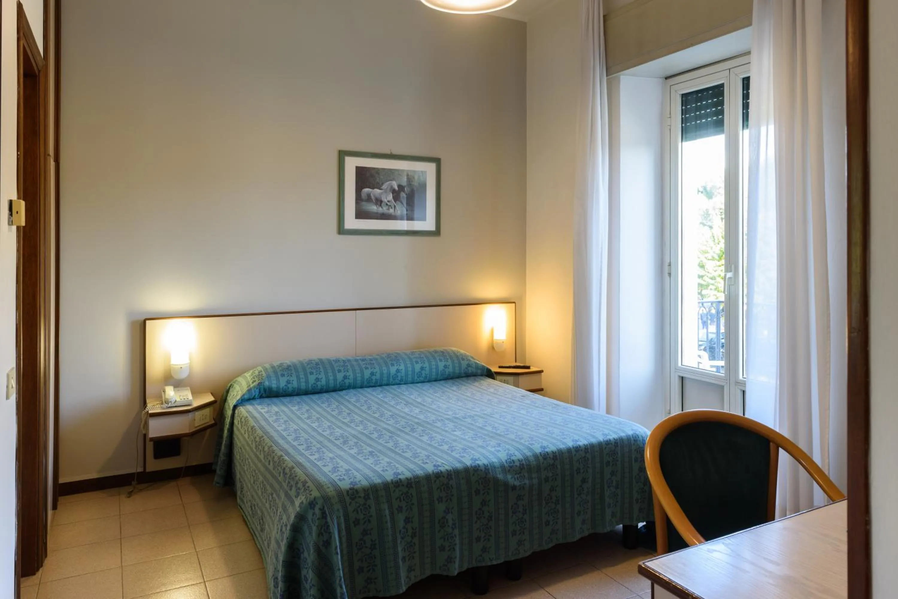 Bedroom, Bed in Hotel Italie et Suisse