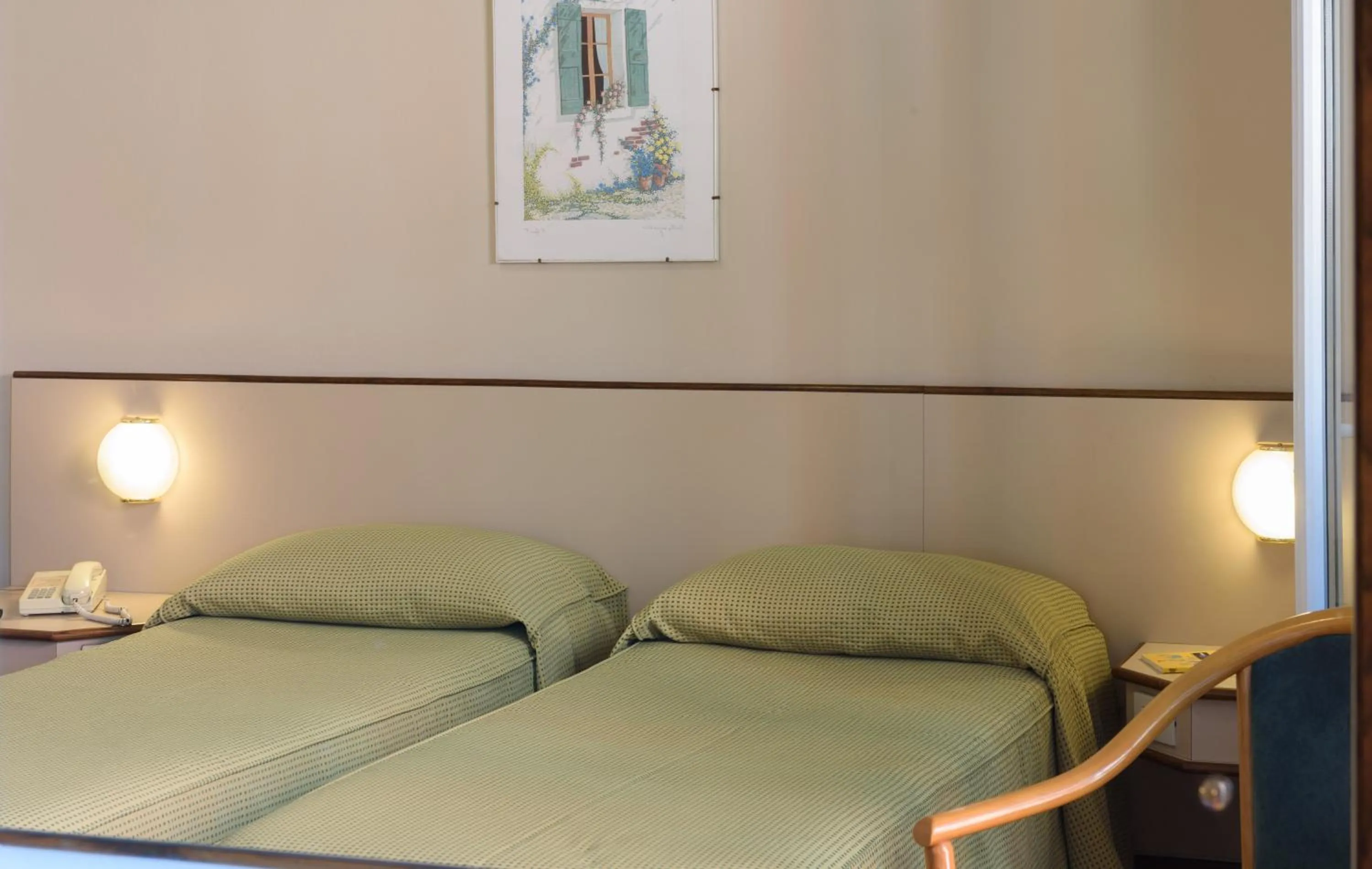 Bedroom in Hotel Italie et Suisse