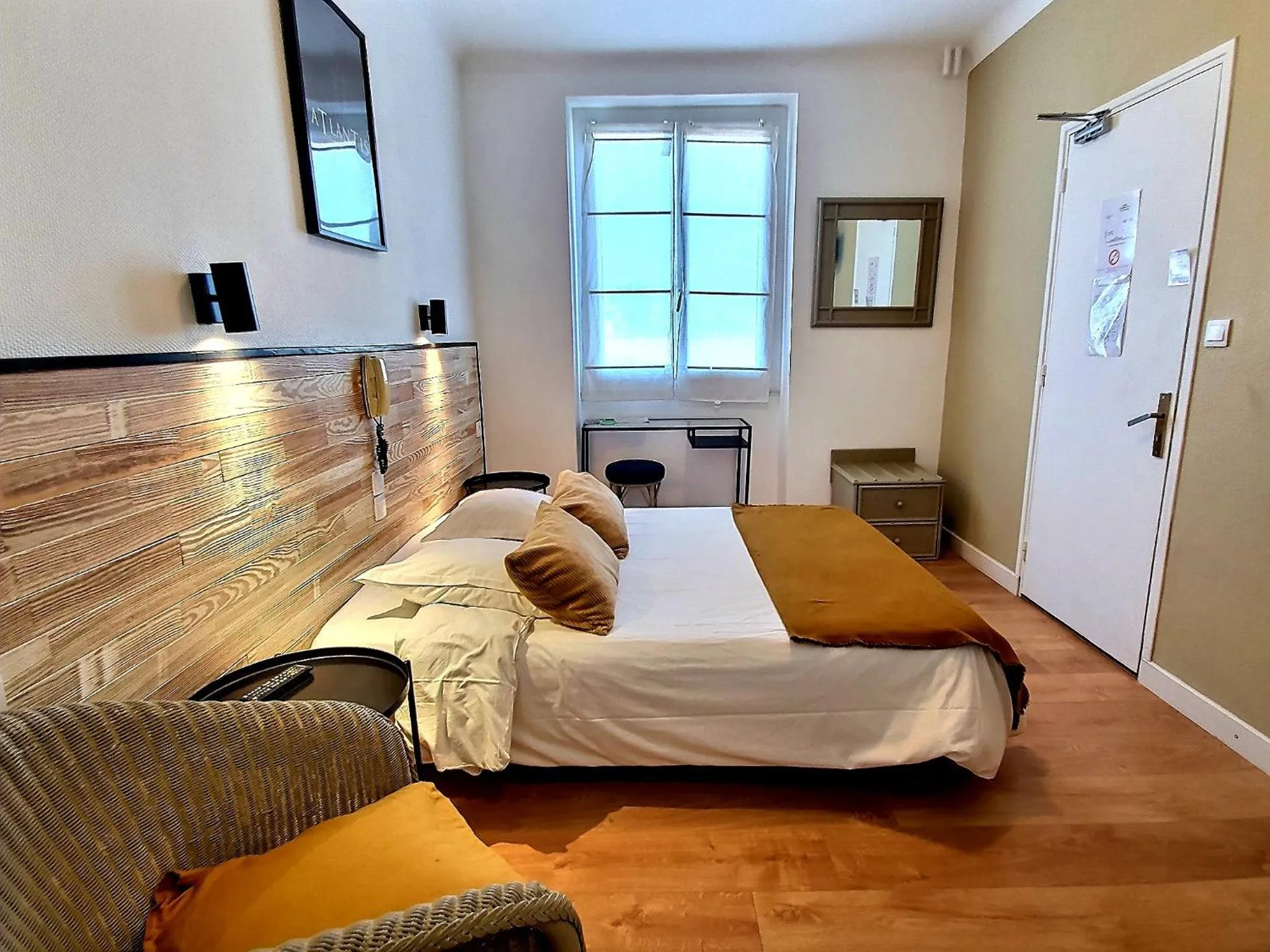 Bed in Atlantis Hôtel