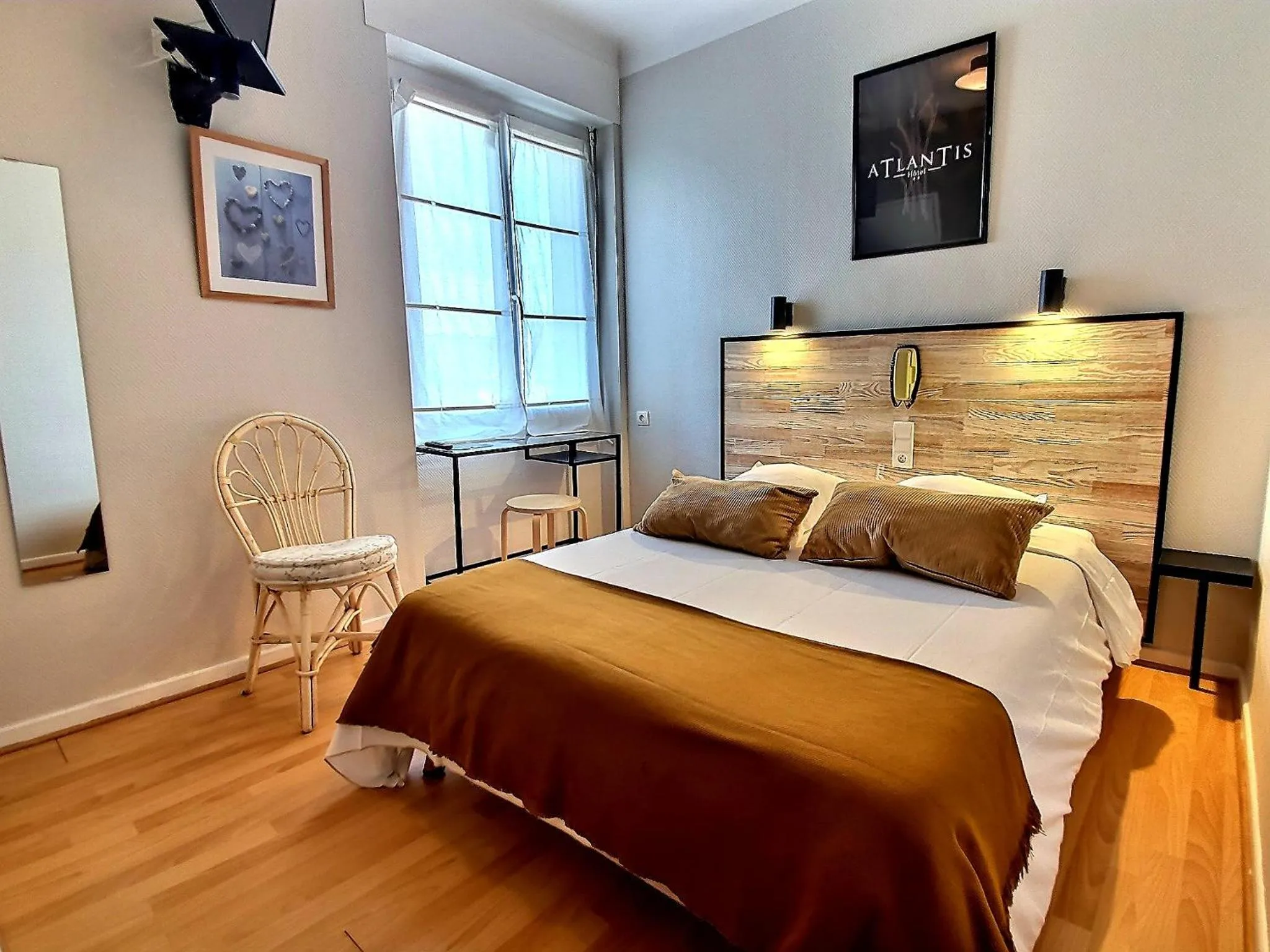 Bed in Atlantis Hôtel