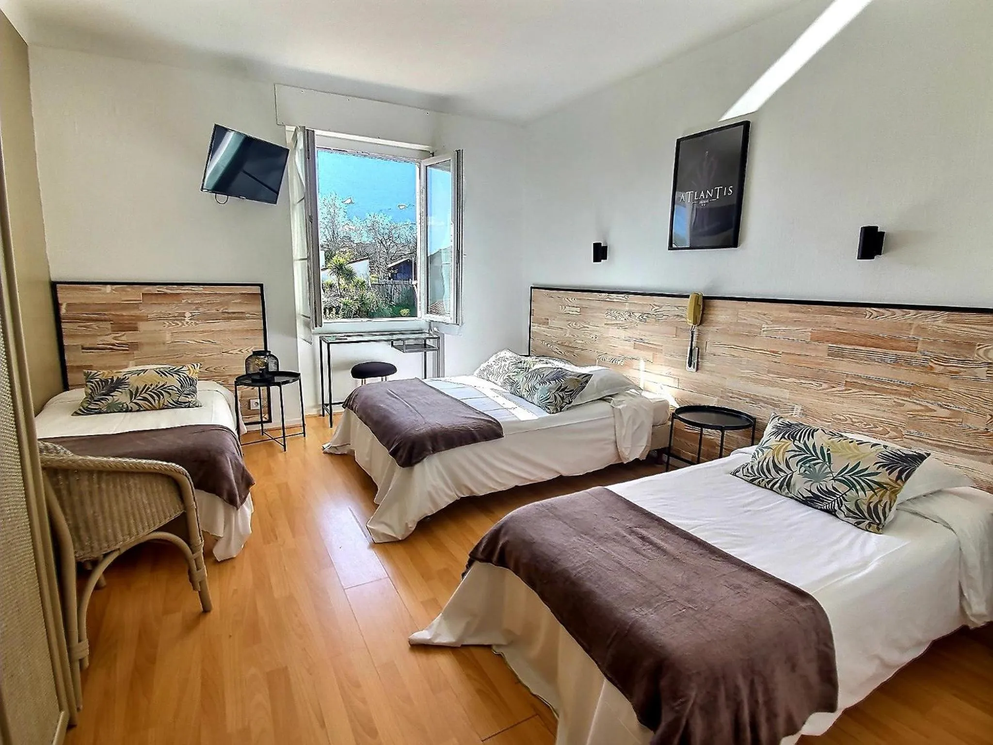 Bed in Atlantis Hôtel