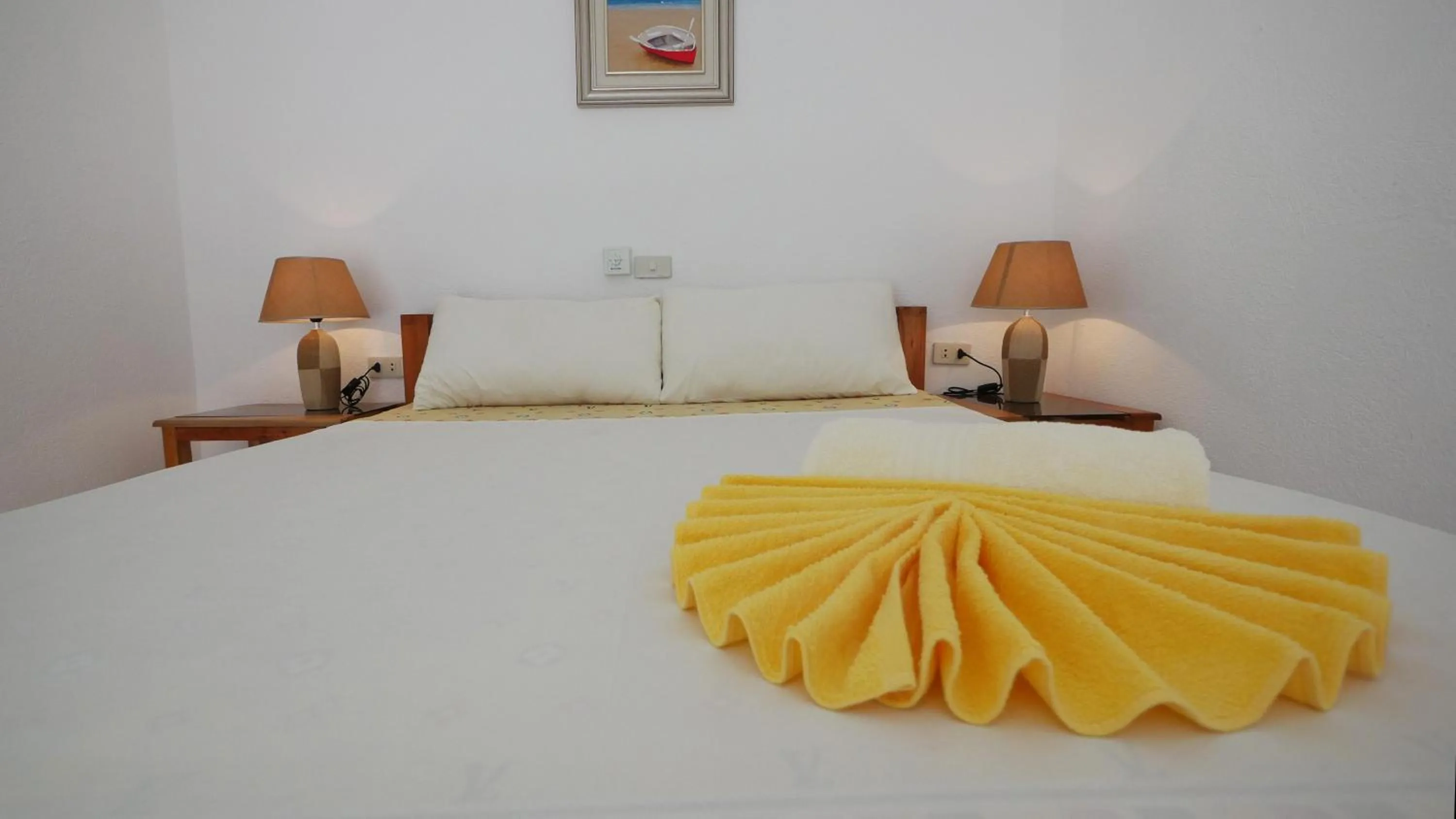 Bed in Alona Gecko Inn