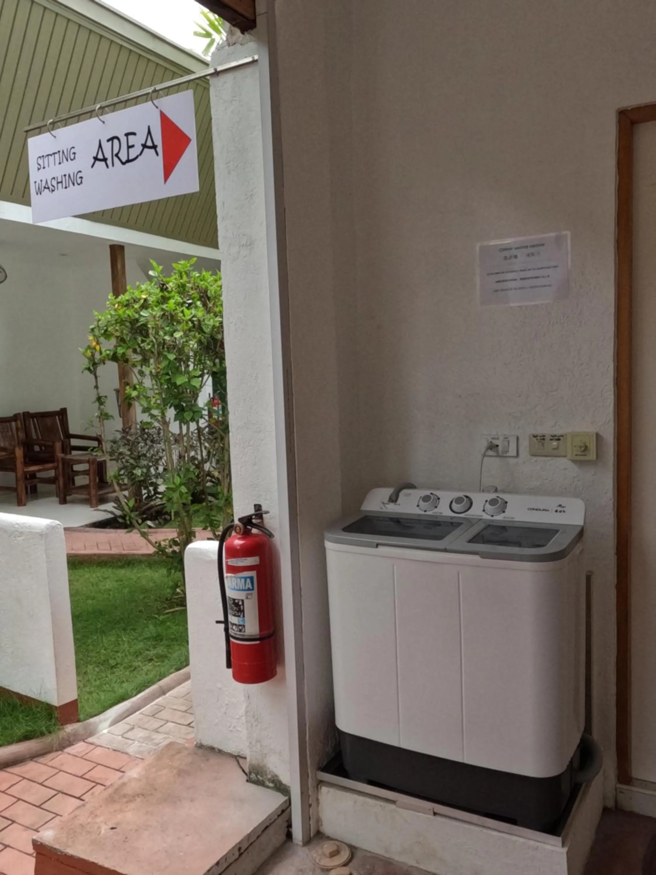 washing machine in Alona Gecko Inn