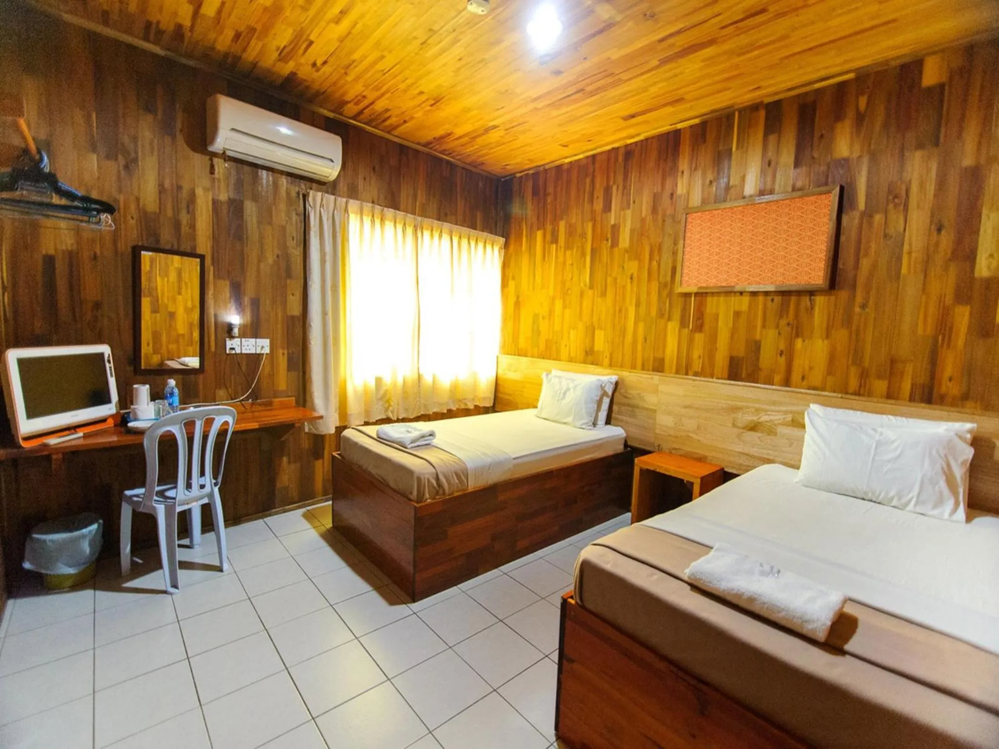 Photo of the whole room, Bed in Y&Z Hotel