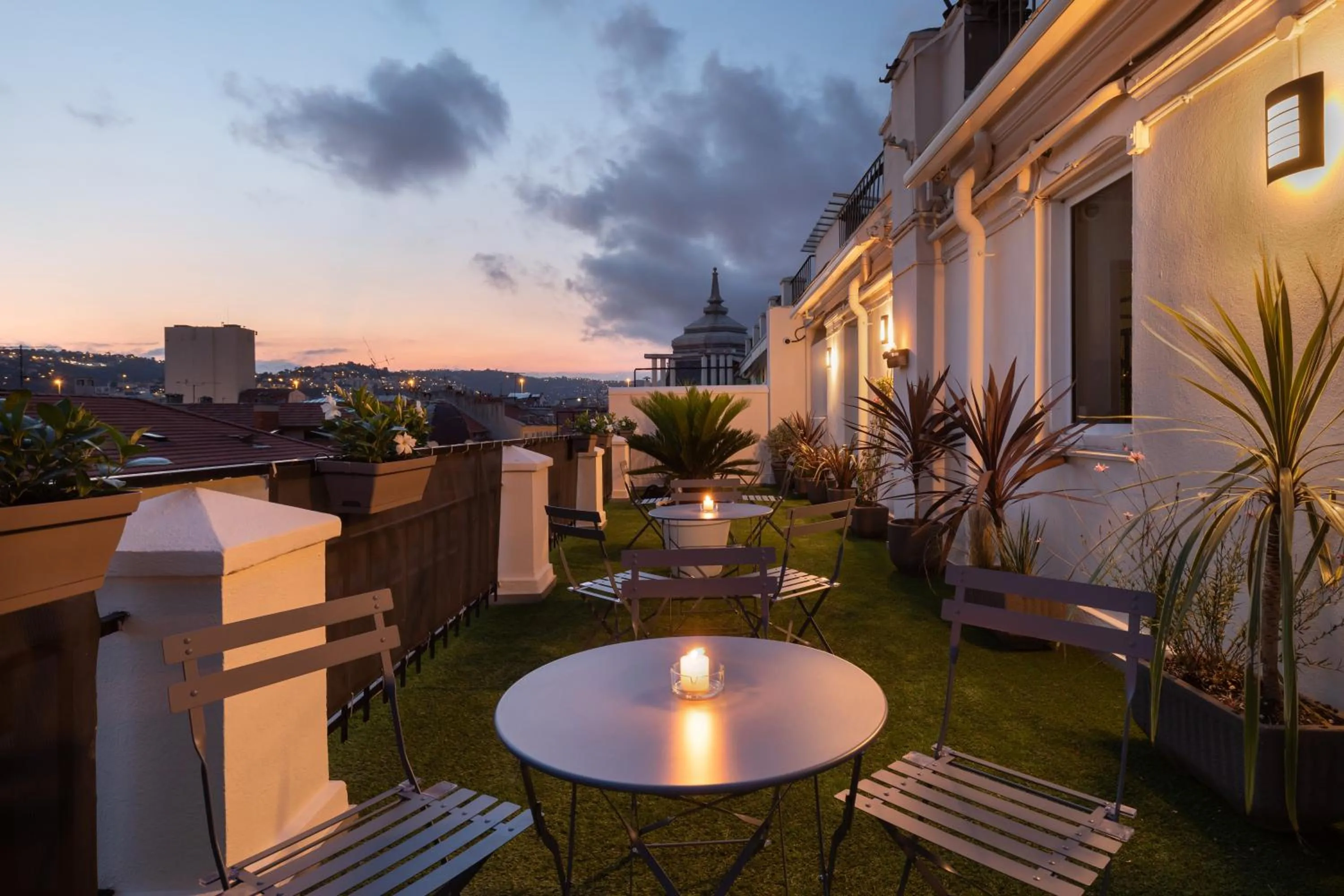 Patio in Hôtel Byakko Nice