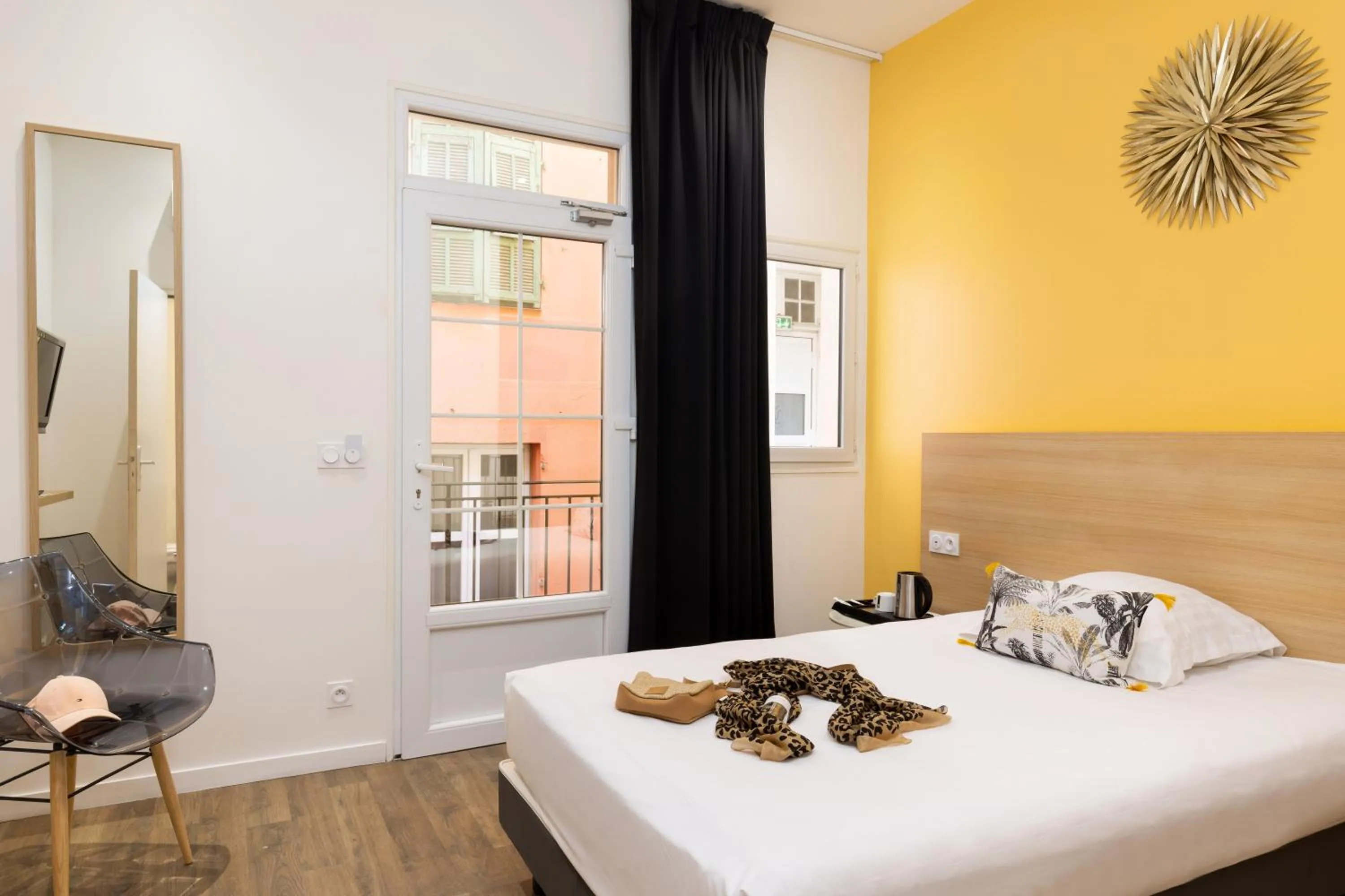 Bed in Hôtel Byakko Nice