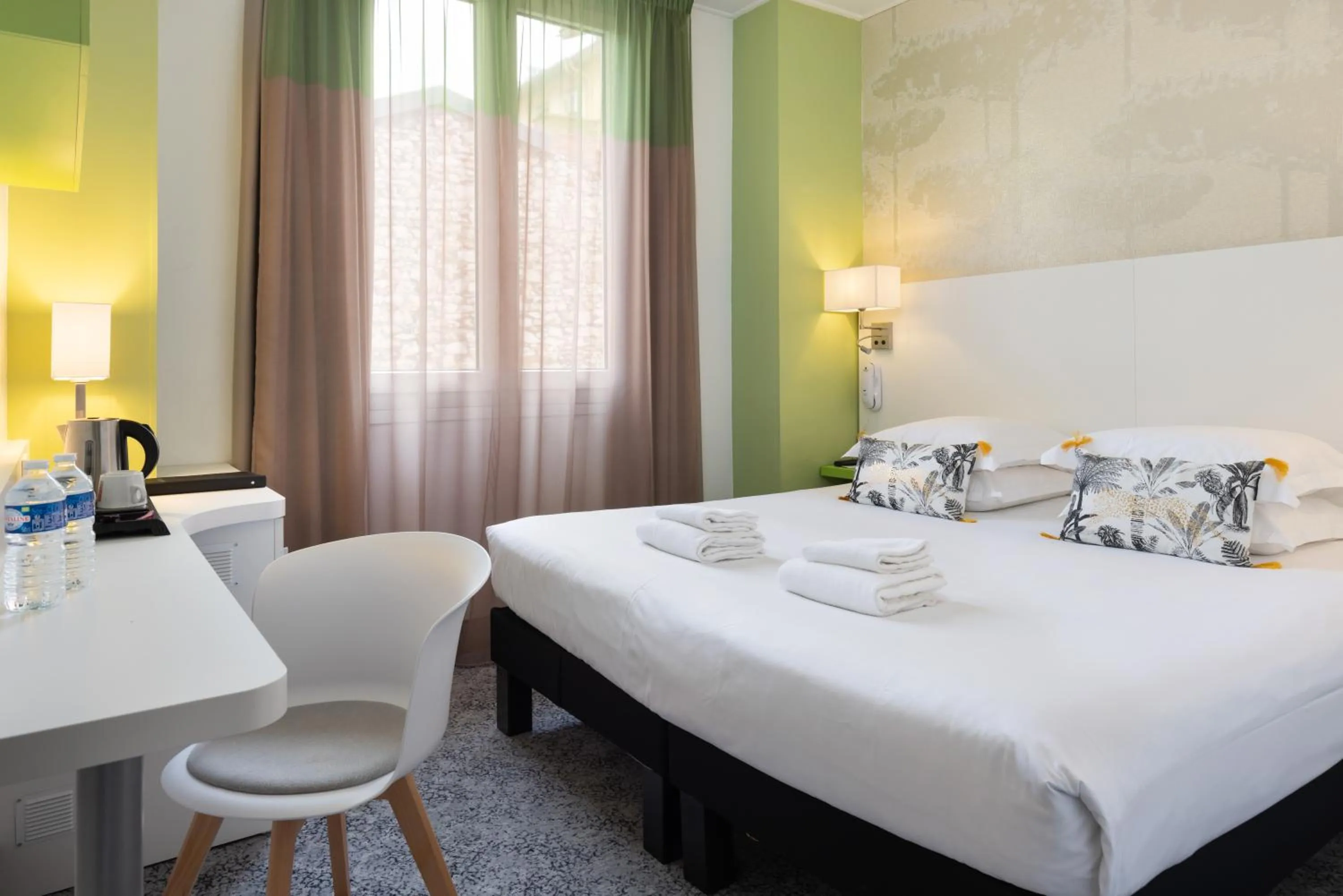 Bedroom, Bed in Hôtel Byakko Nice