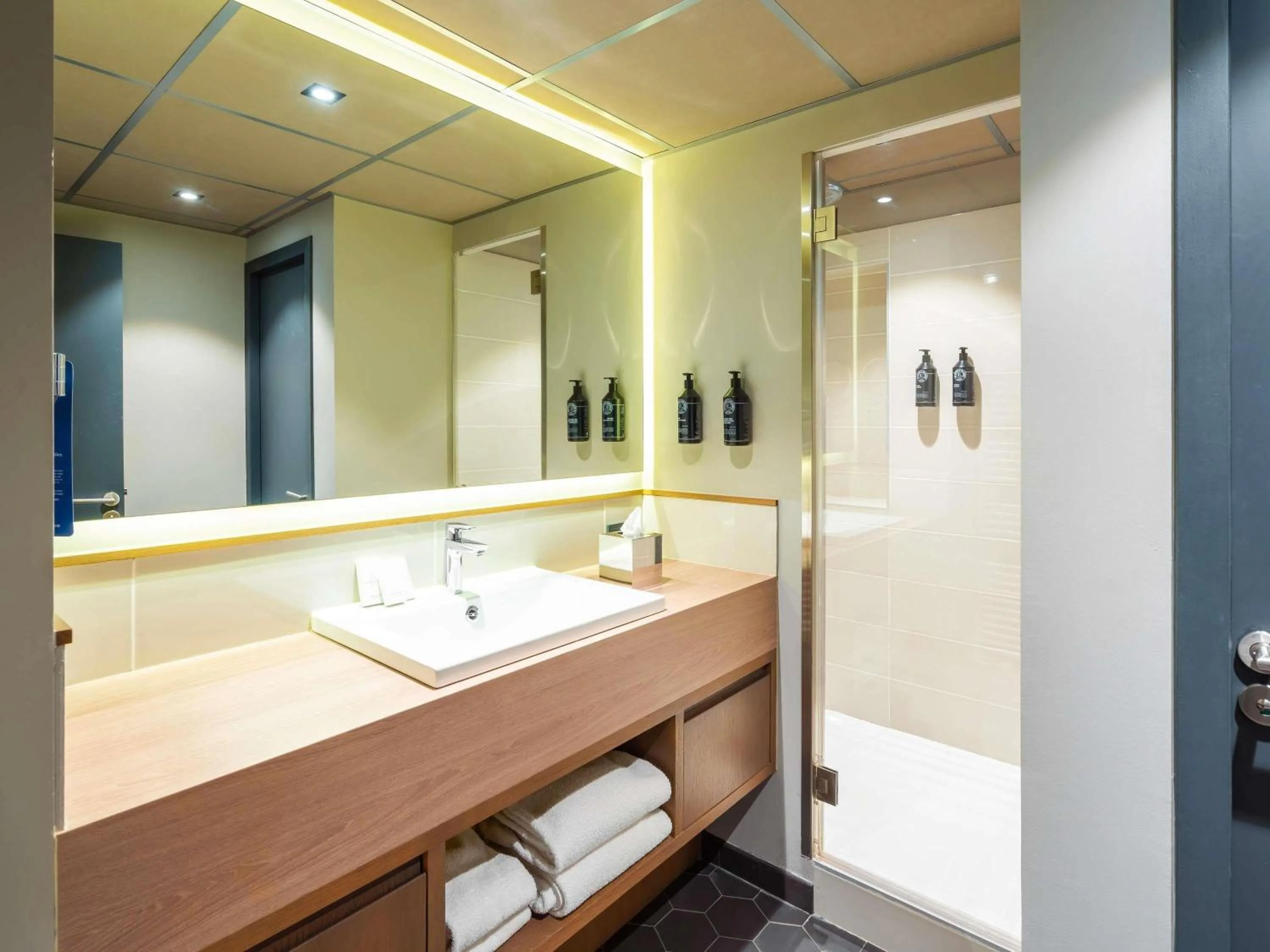 Bedroom in Le Splendid Hotel Lac D'Annecy - Handwritten Collection