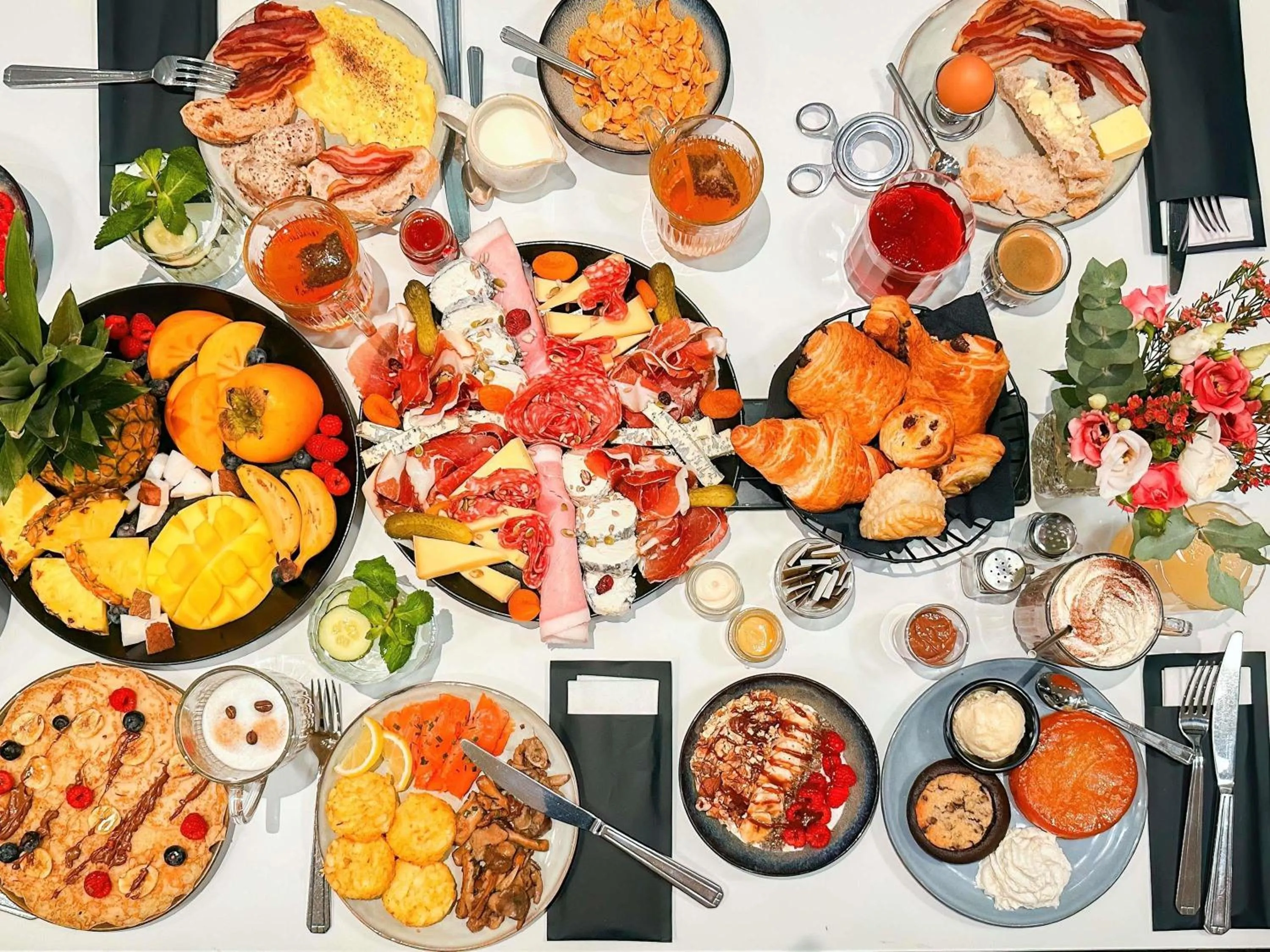 Breakfast in Le Splendid Hotel Lac D'Annecy - Handwritten Collection