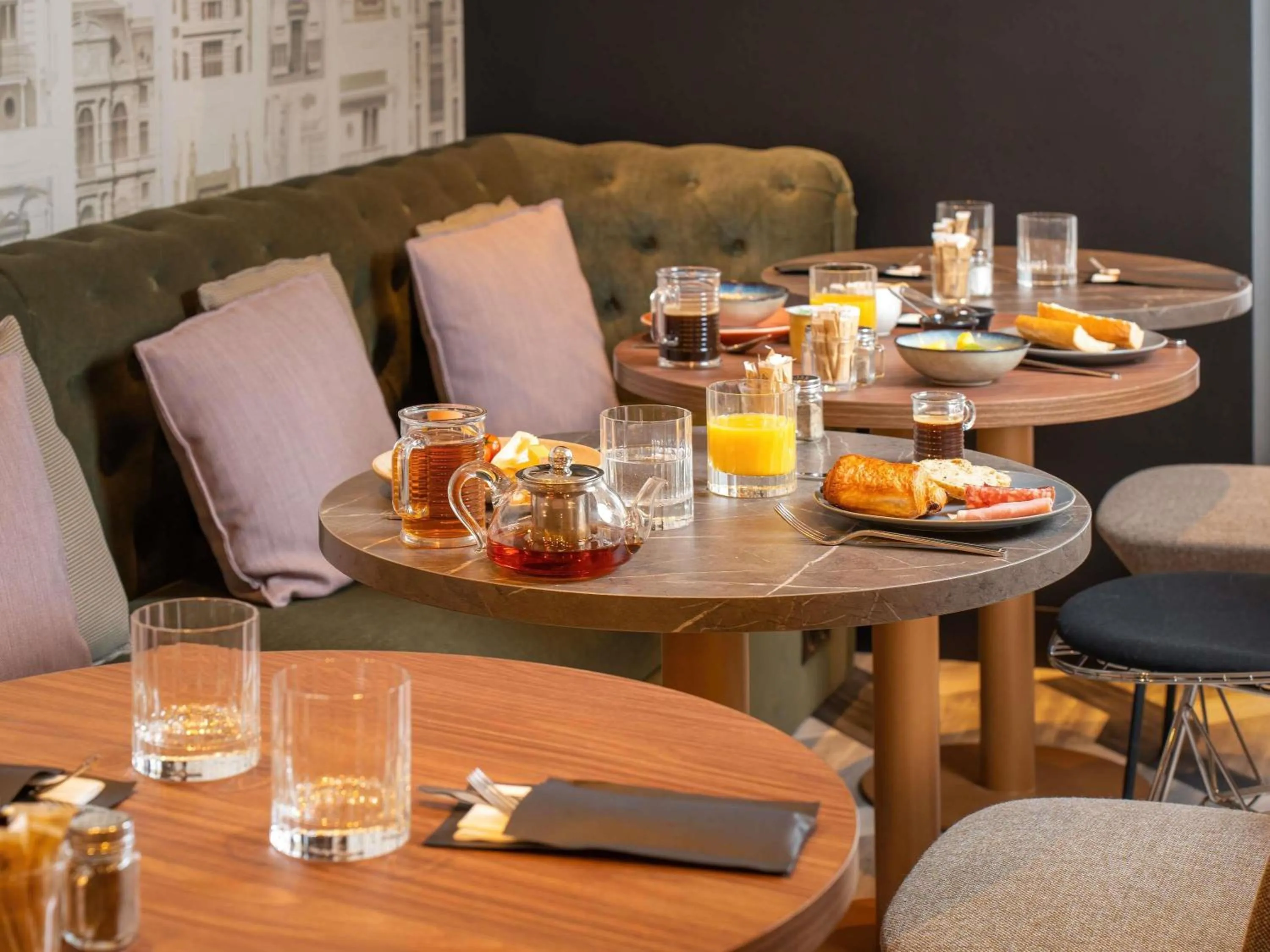 Breakfast in Le Splendid Hotel Lac D'Annecy - Handwritten Collection