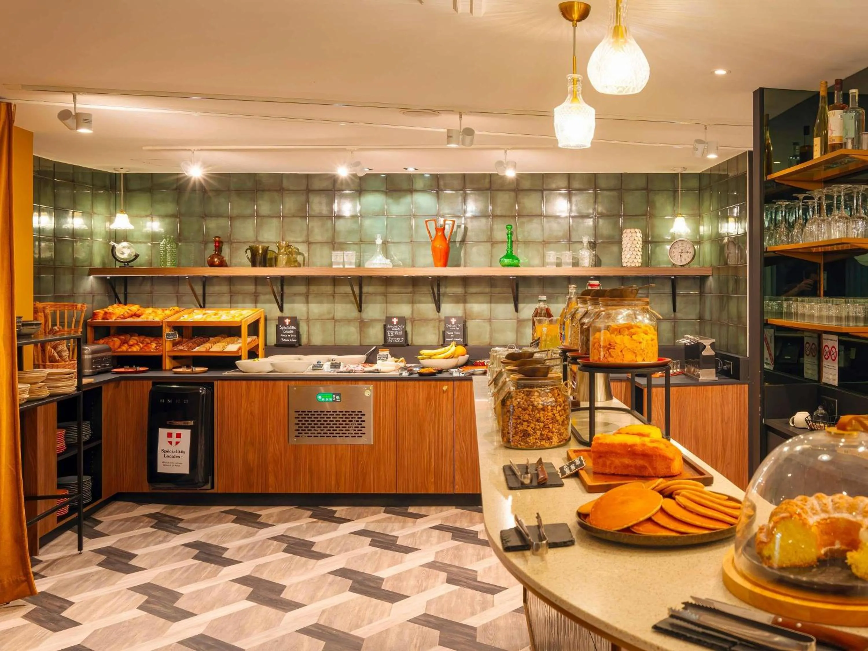 Breakfast in Le Splendid Hotel Lac D'Annecy - Handwritten Collection