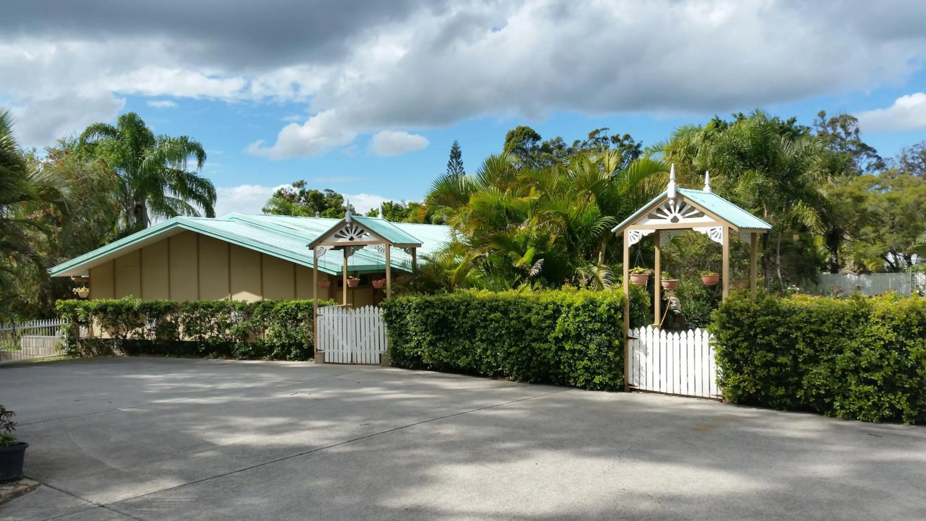 Facade/entrance in Hilltop Hideaway