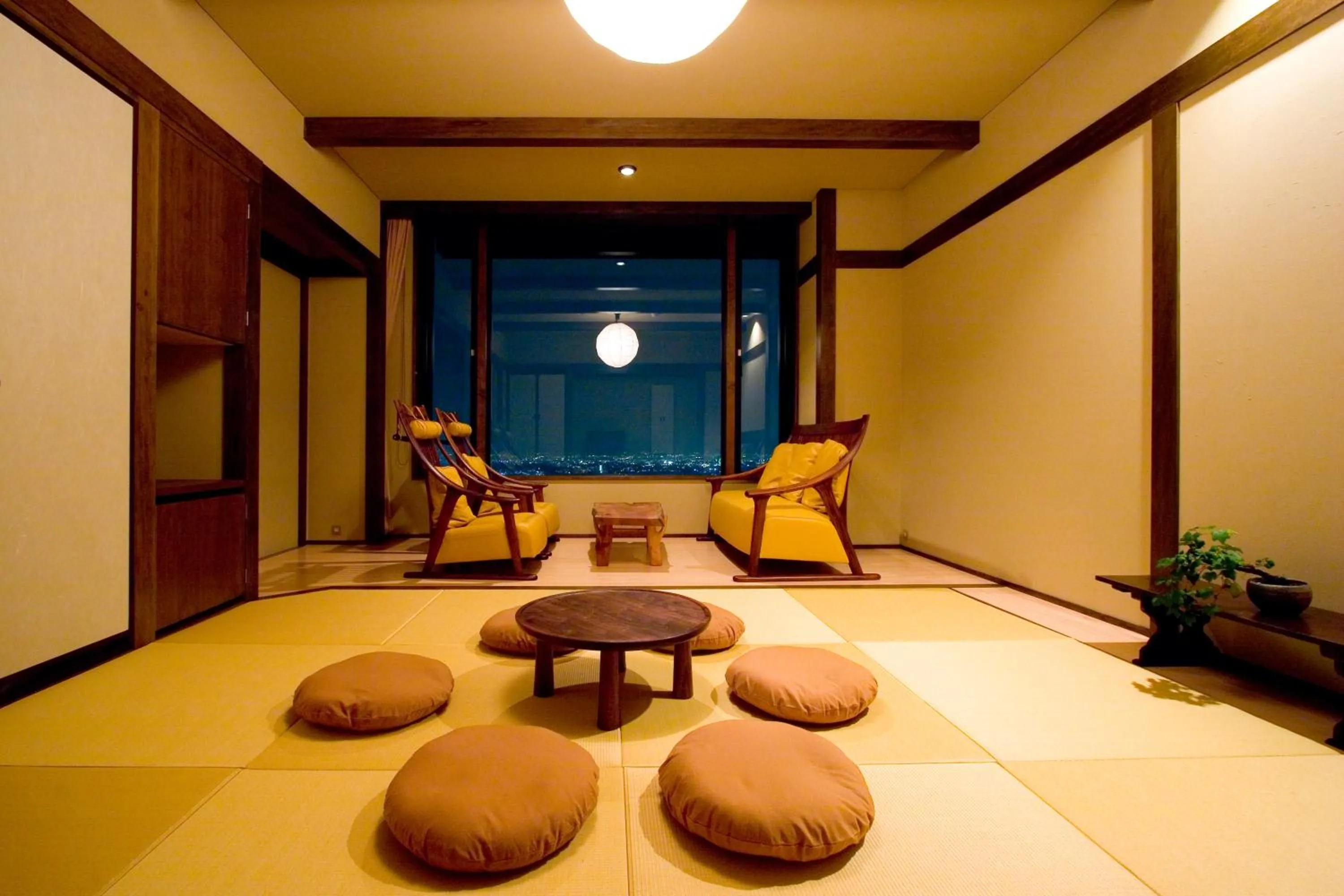 Photo of the whole room, Bed in 山荘 風の杜 Sanso Kazenomori