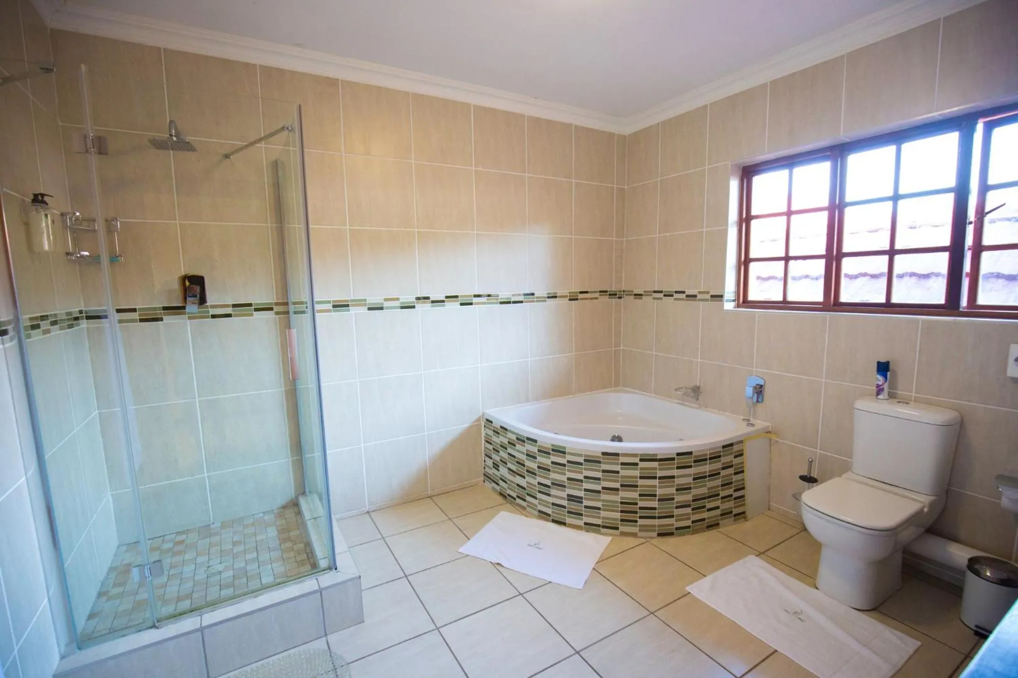 Bathroom in Day's End Guest House