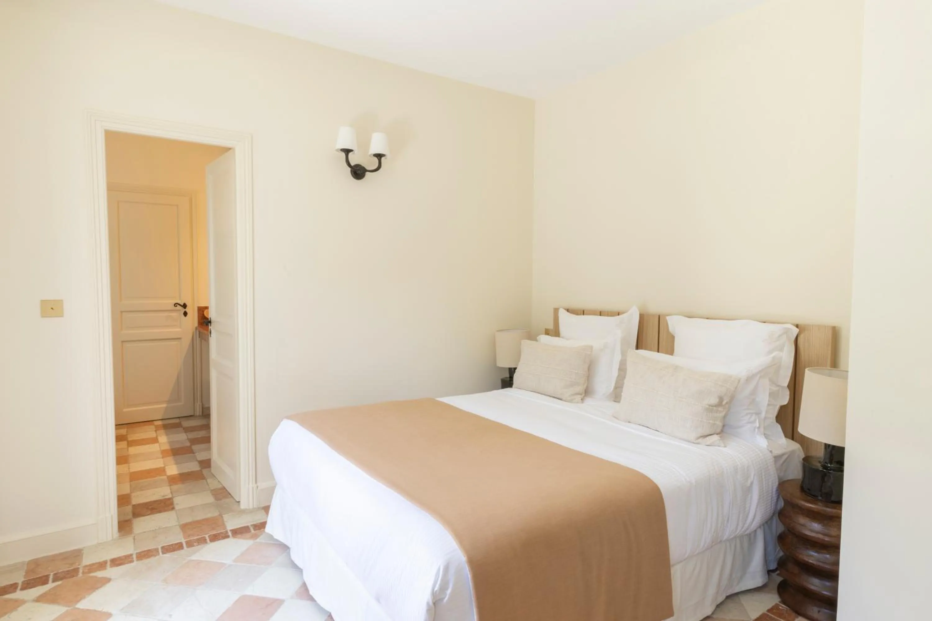 Bedroom, Bed in La Bastide de Saint Tropez