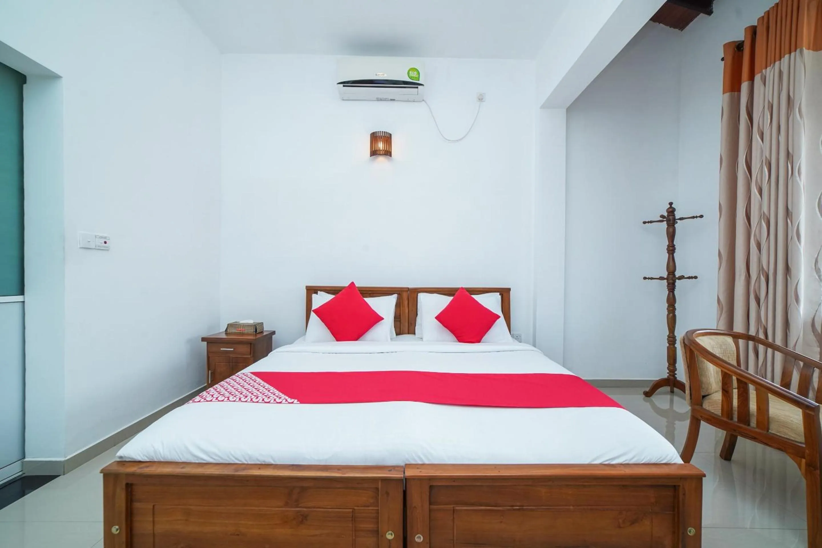 Bedroom, Bed in Dazzling Villa