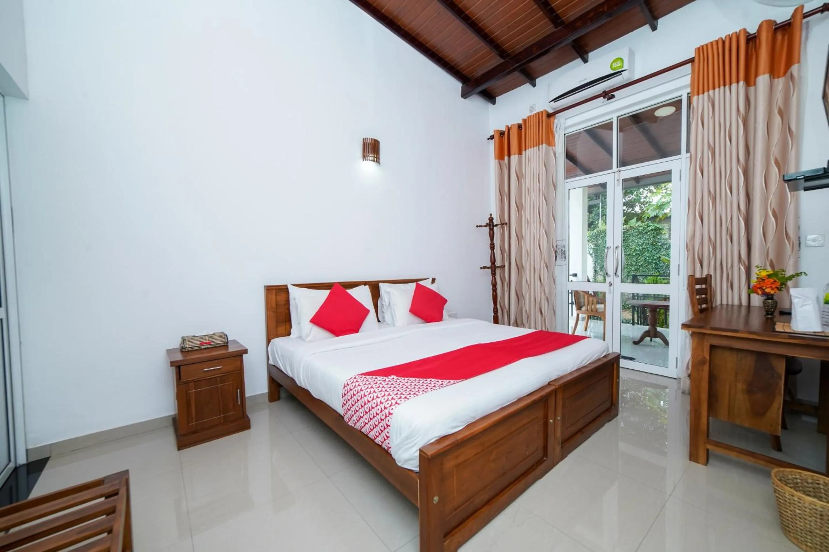 Bedroom, Bed in Dazzling Villa
