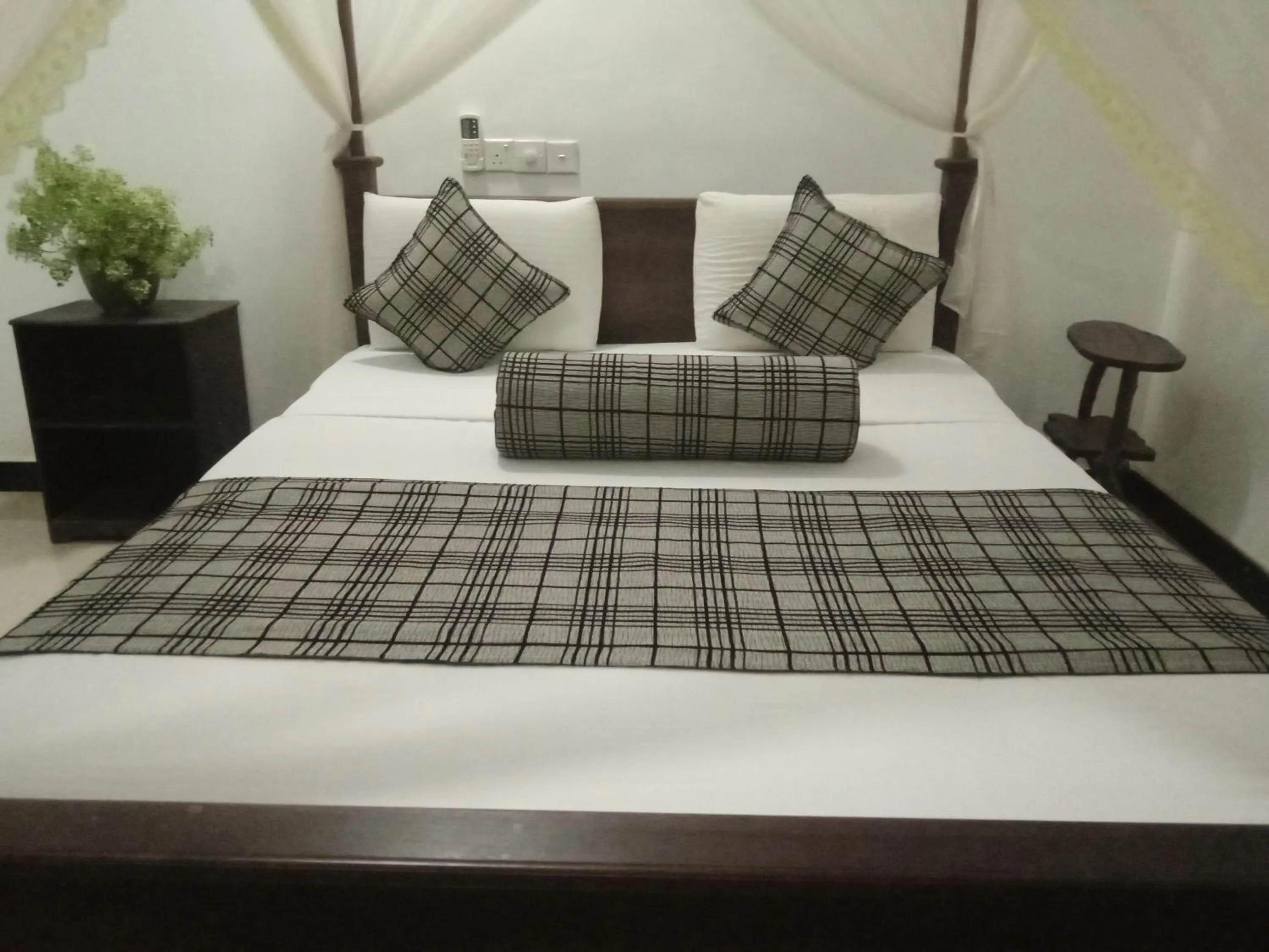 Bedroom, Bed in Sigiriya Rock Gate Resort