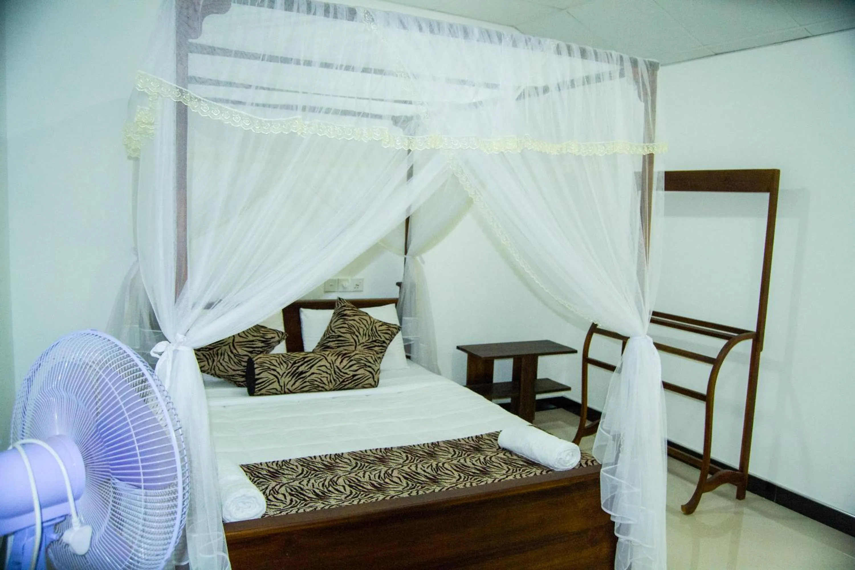 Bed in Sigiriya Rock Gate Resort