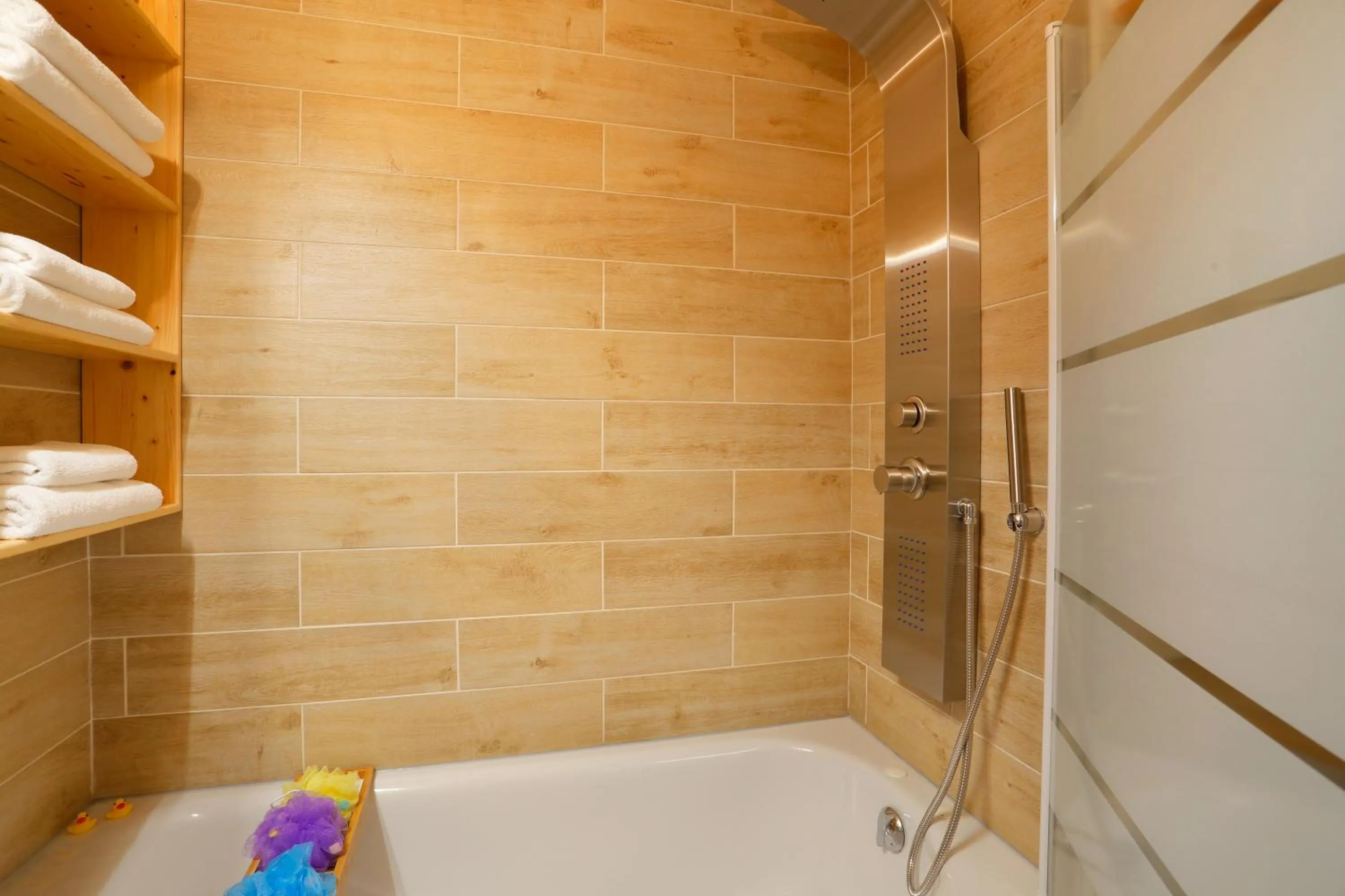 Shower in Hôtel du Bourg