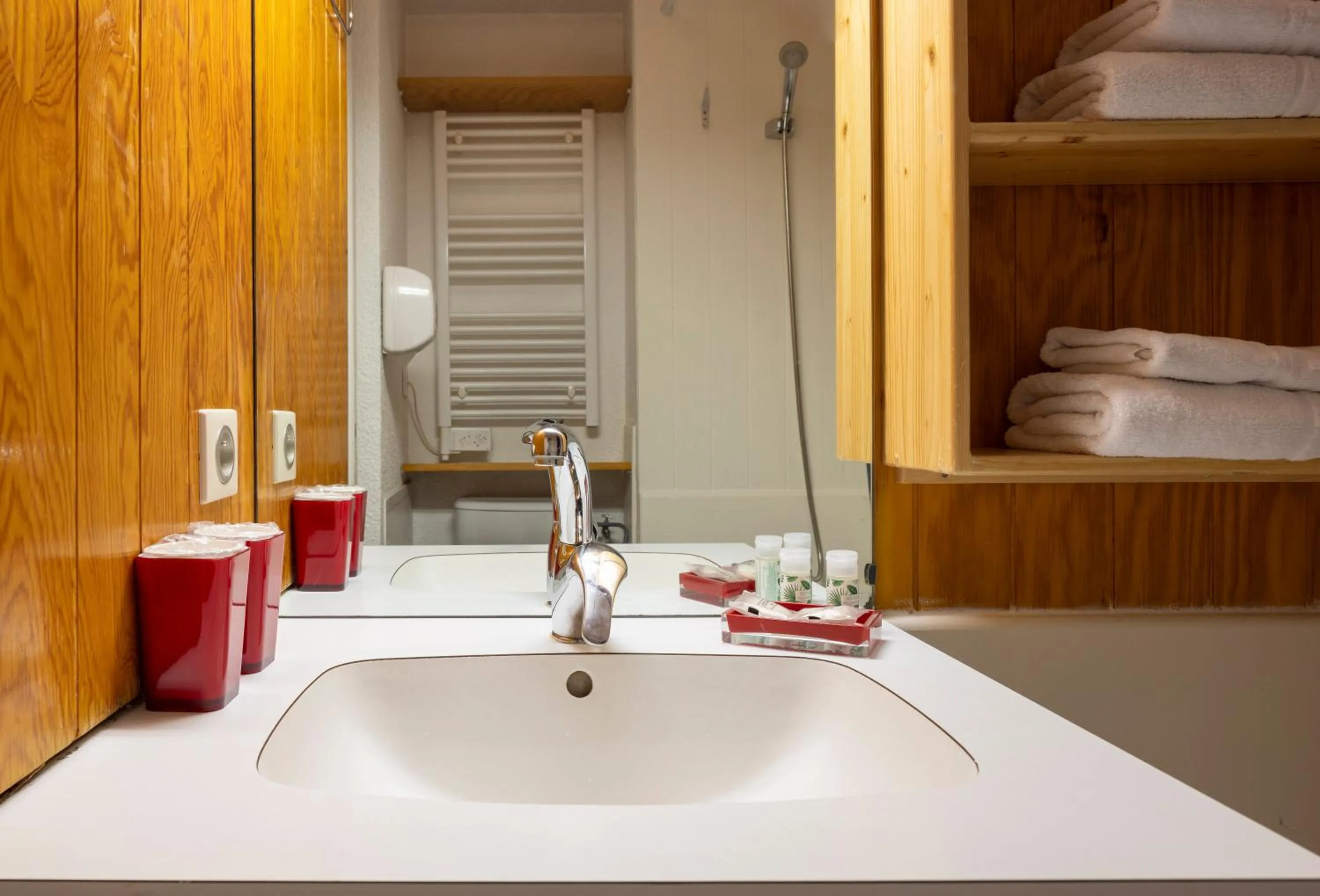 Bathroom in Hôtel du Bourg