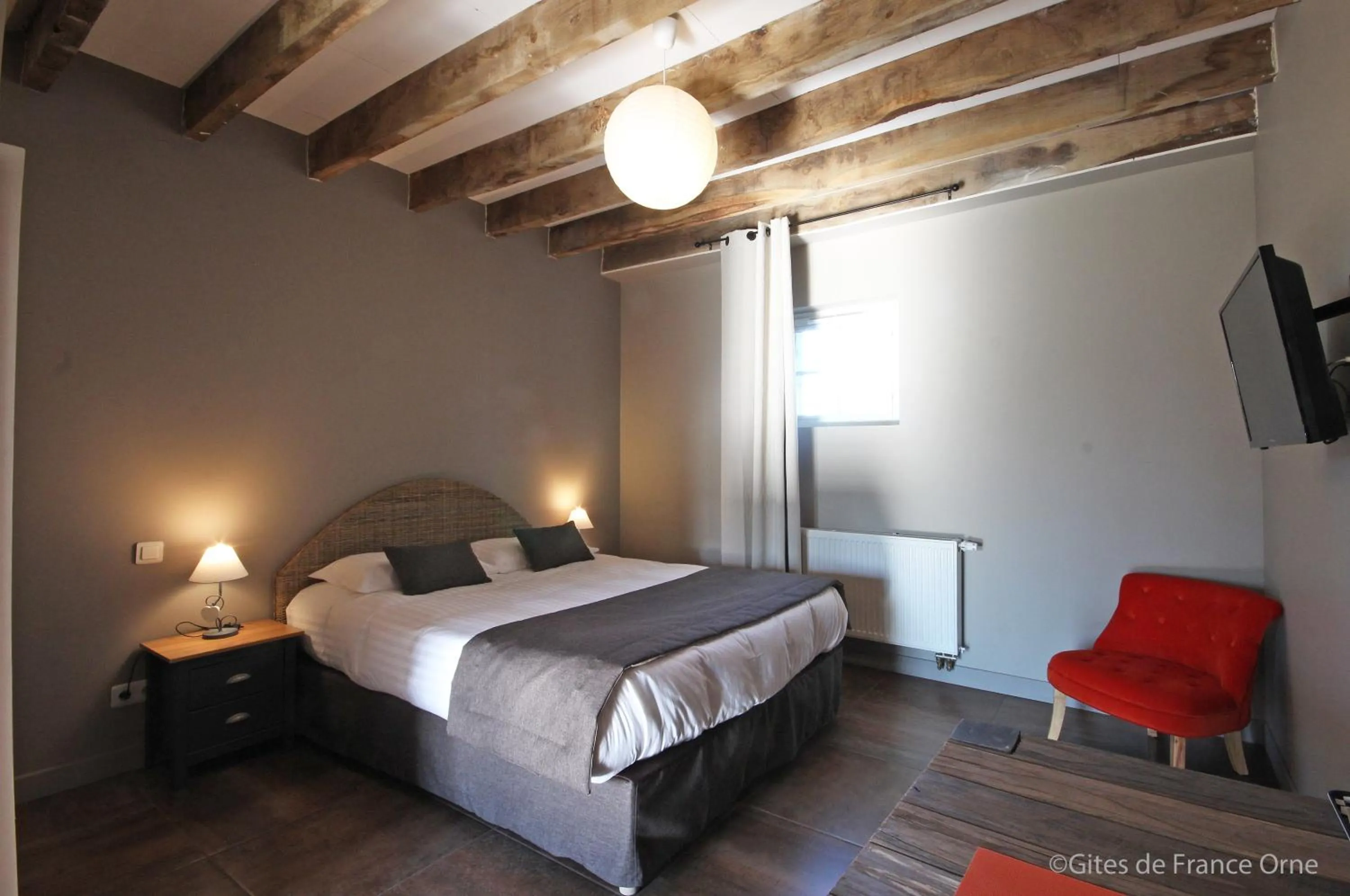Photo of the whole room, Bed in La Corbonniere