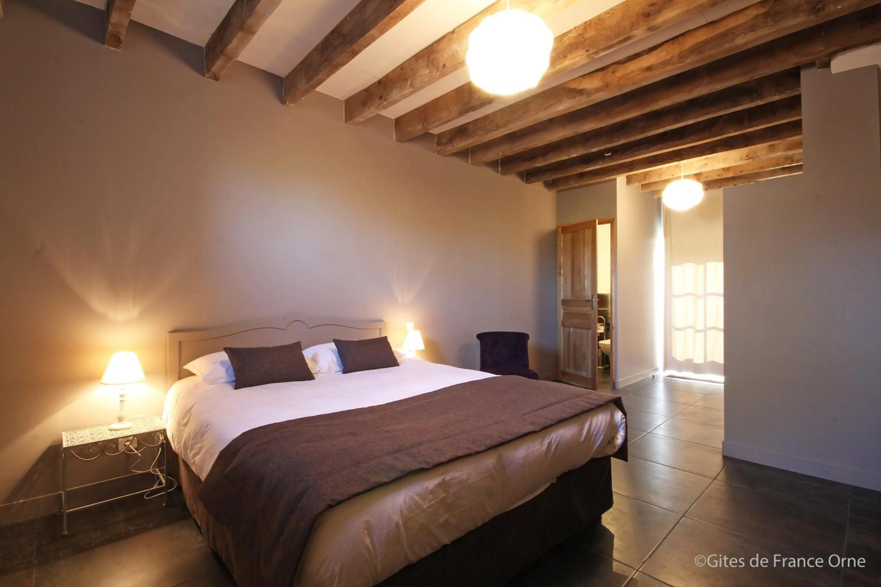 Photo of the whole room, Bed in La Corbonniere