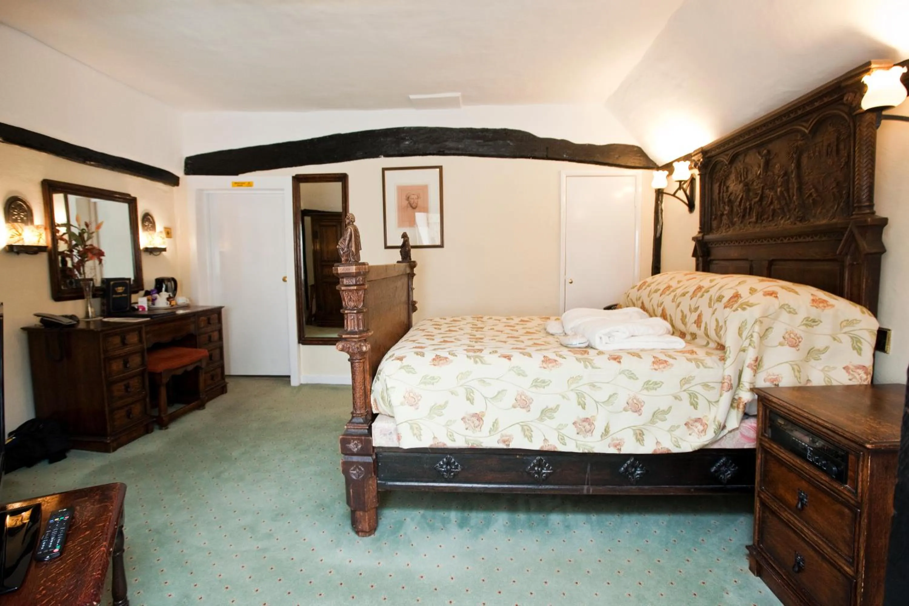 Bed in Marygreen Manor