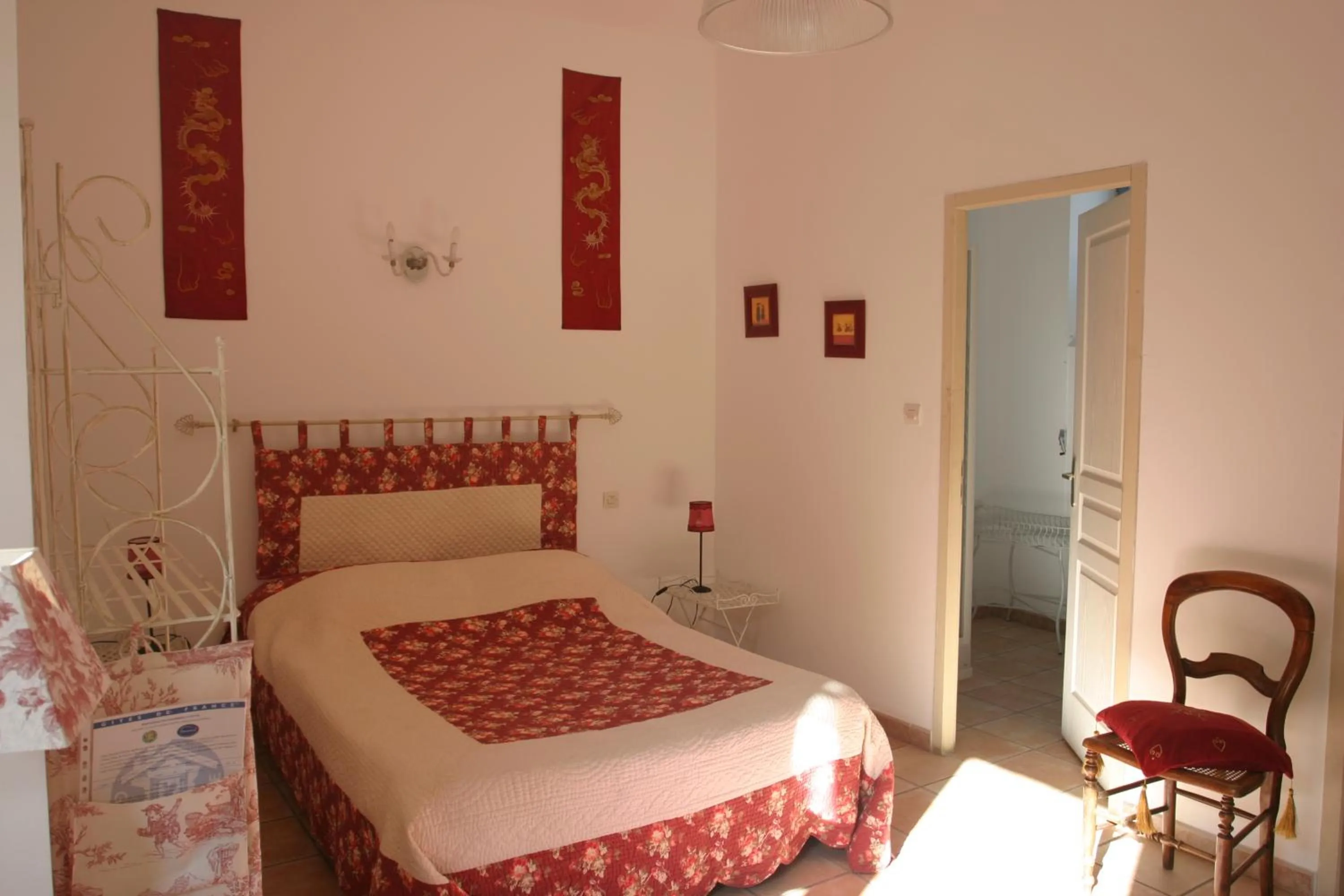 Photo of the whole room in La Rialhe