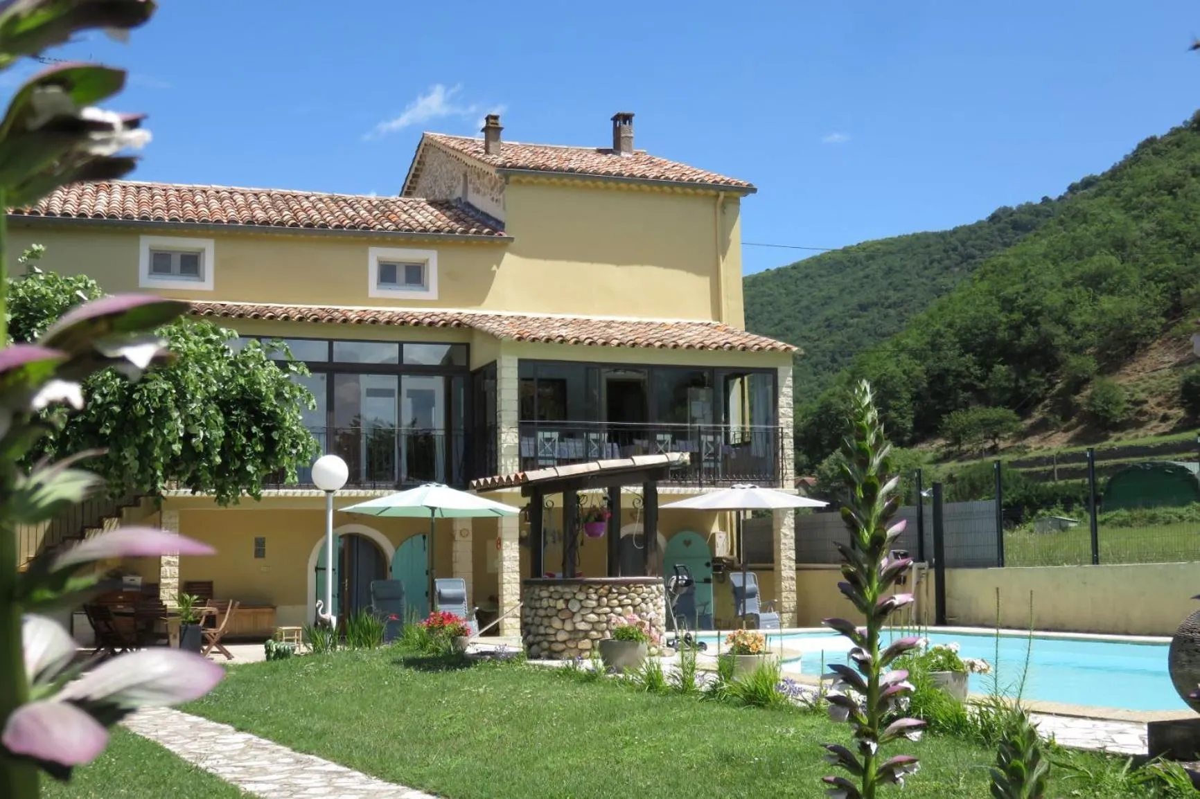 Property building in Au Grand Bonheur