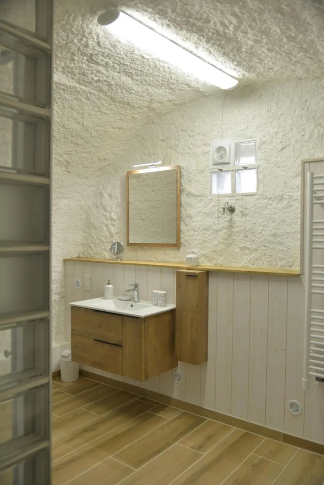 Bathroom in Au Grand Bonheur